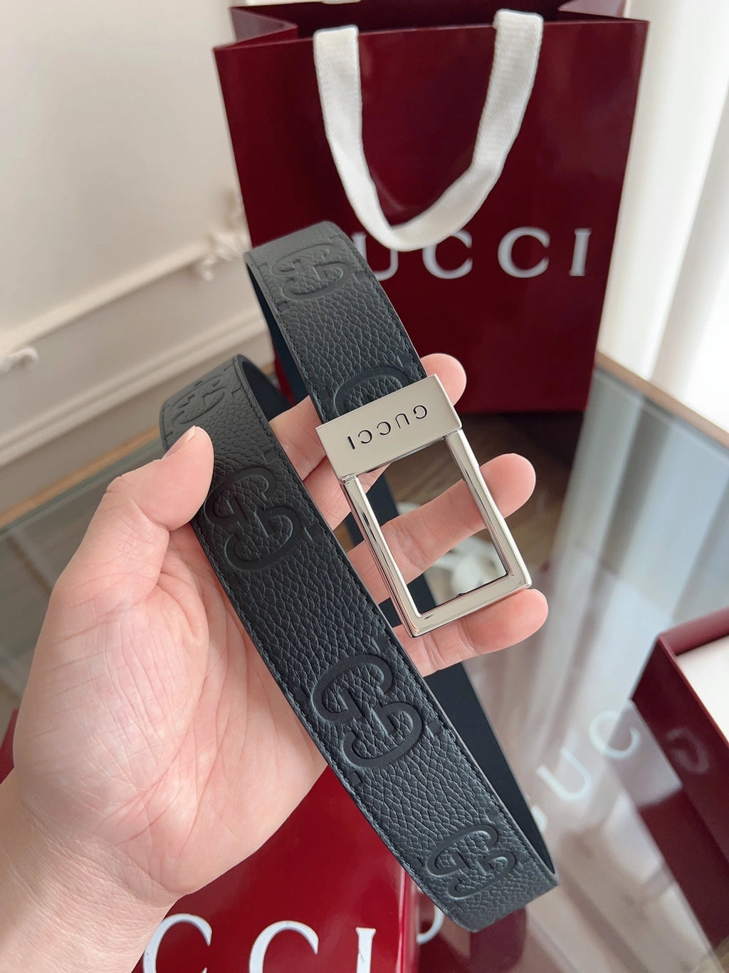 Gucci Reversible Leather Belt with Embossed GG Pattern - Hình 7