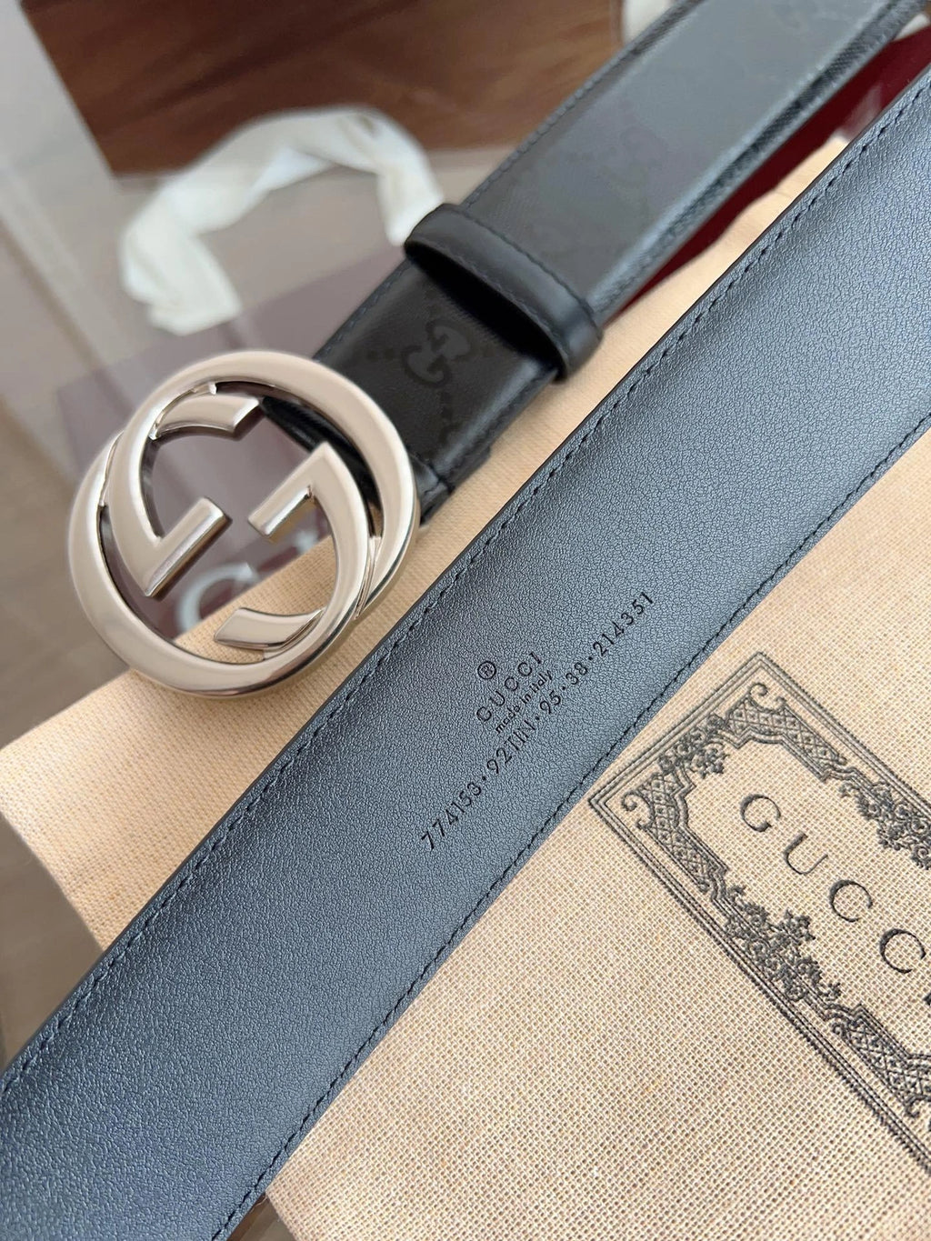 Gucci Premium Leather Belt with Silver Interlocking G Buckle - Hình 7