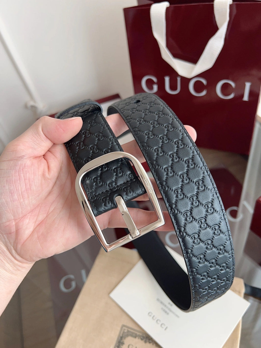 Gucci Signature Leather Belt with Silver Square Buckle - Hình 6