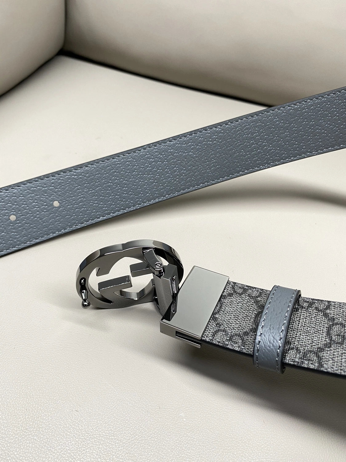 Gucci Leather Belt with Interlocking G Buckle - Hình 6