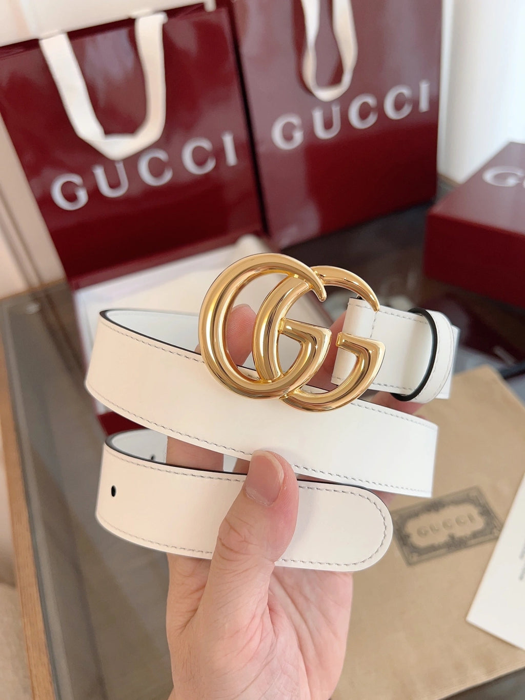 Gucci White Leather Belt with Gold GG Buckle - Hình 4