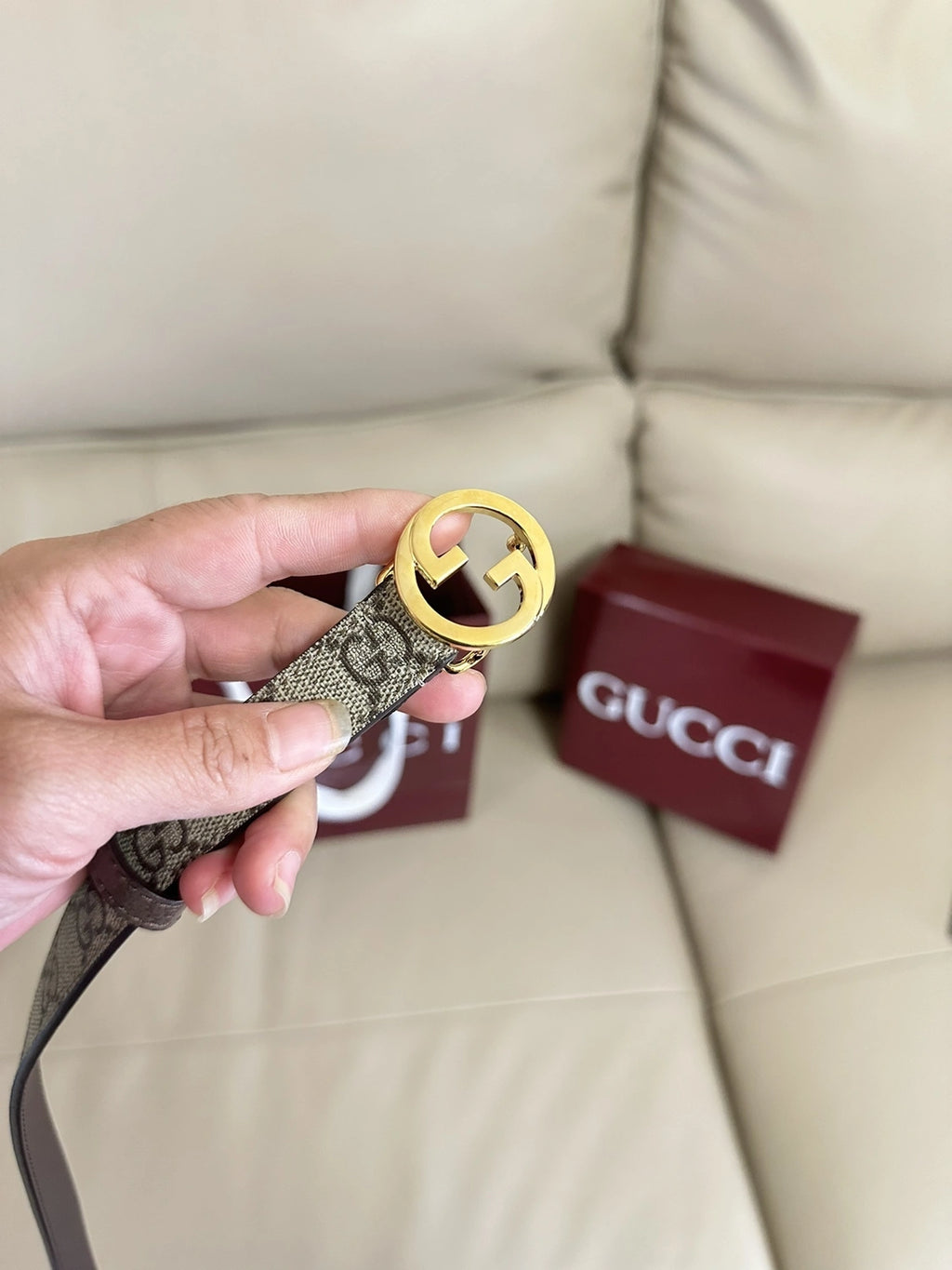 Gucci Embossed Leather Belt with Silver GG Buckle - Hình 2