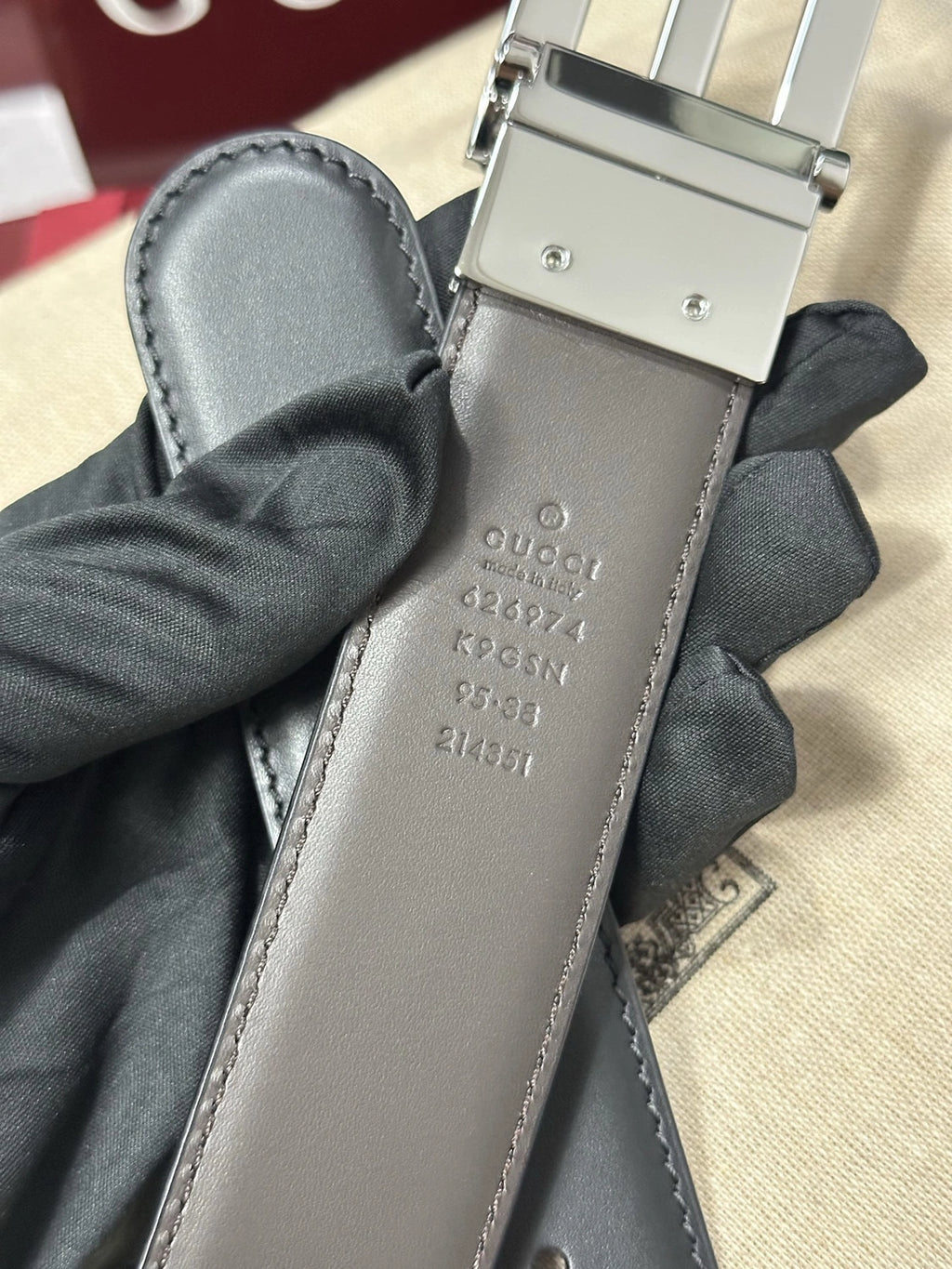 Gucci Reversible Leather Belt with Silver Buckle - Hình 8