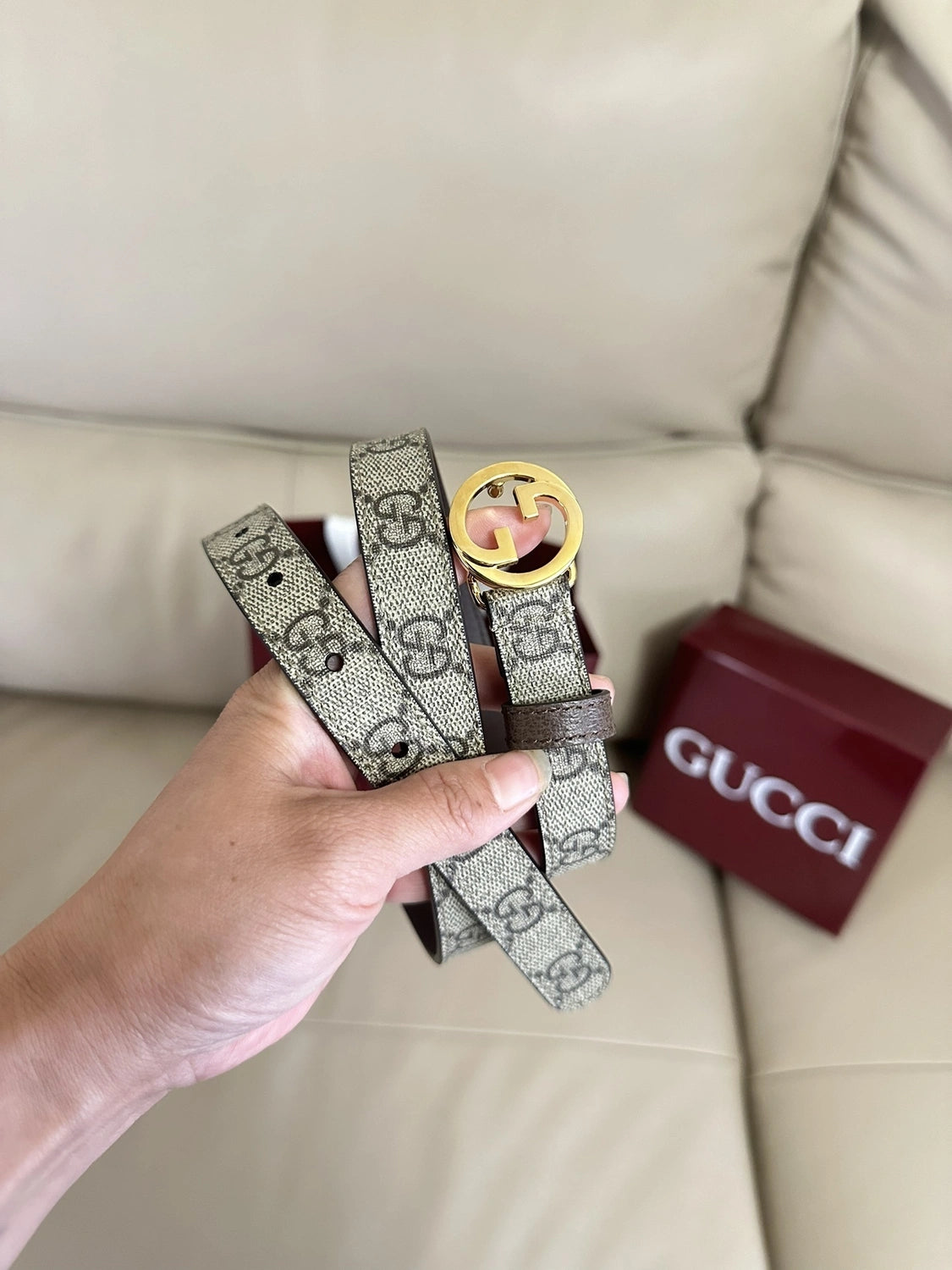 Gucci Embossed Leather Belt with Silver GG Buckle - Hình 3