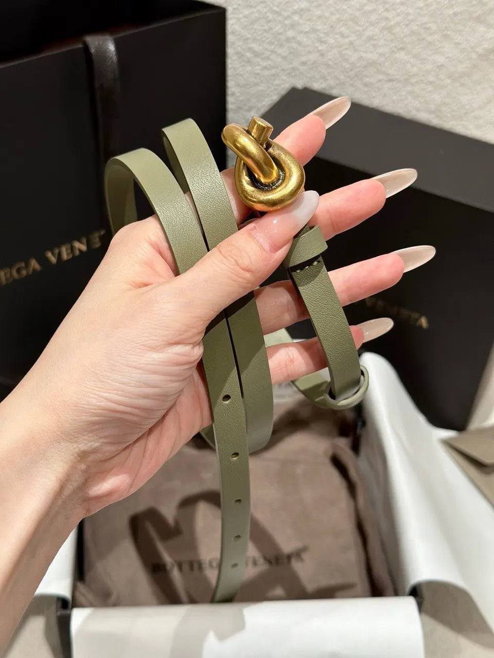 Bottega Veneta Pistachio Leather Knot Belt - Hình 6