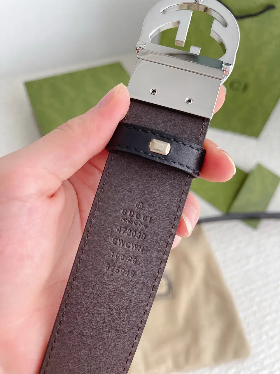 silver Gucci Embossed Black Belt - Hình 3