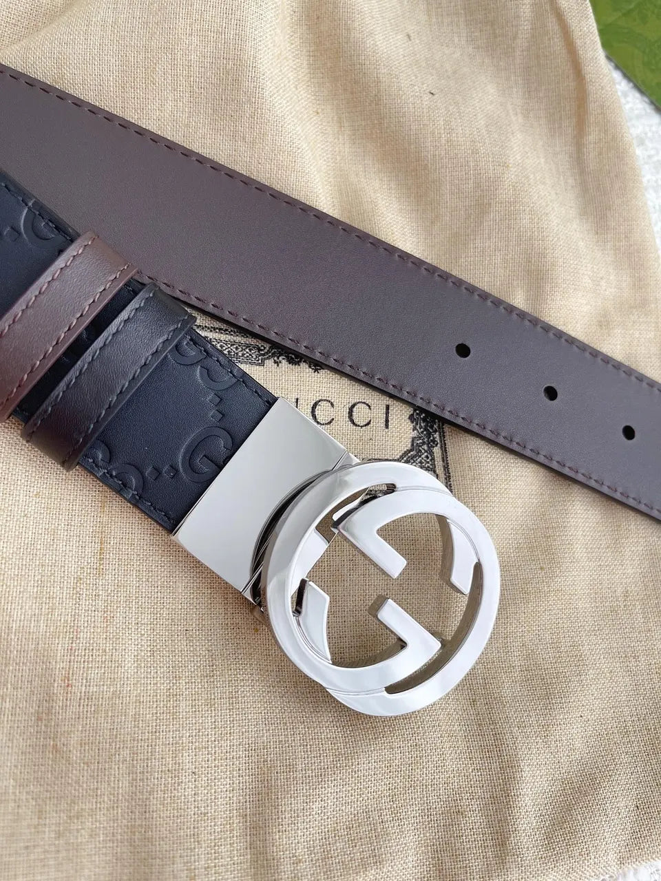 silver Gucci Embossed Black Belt - Hình 5