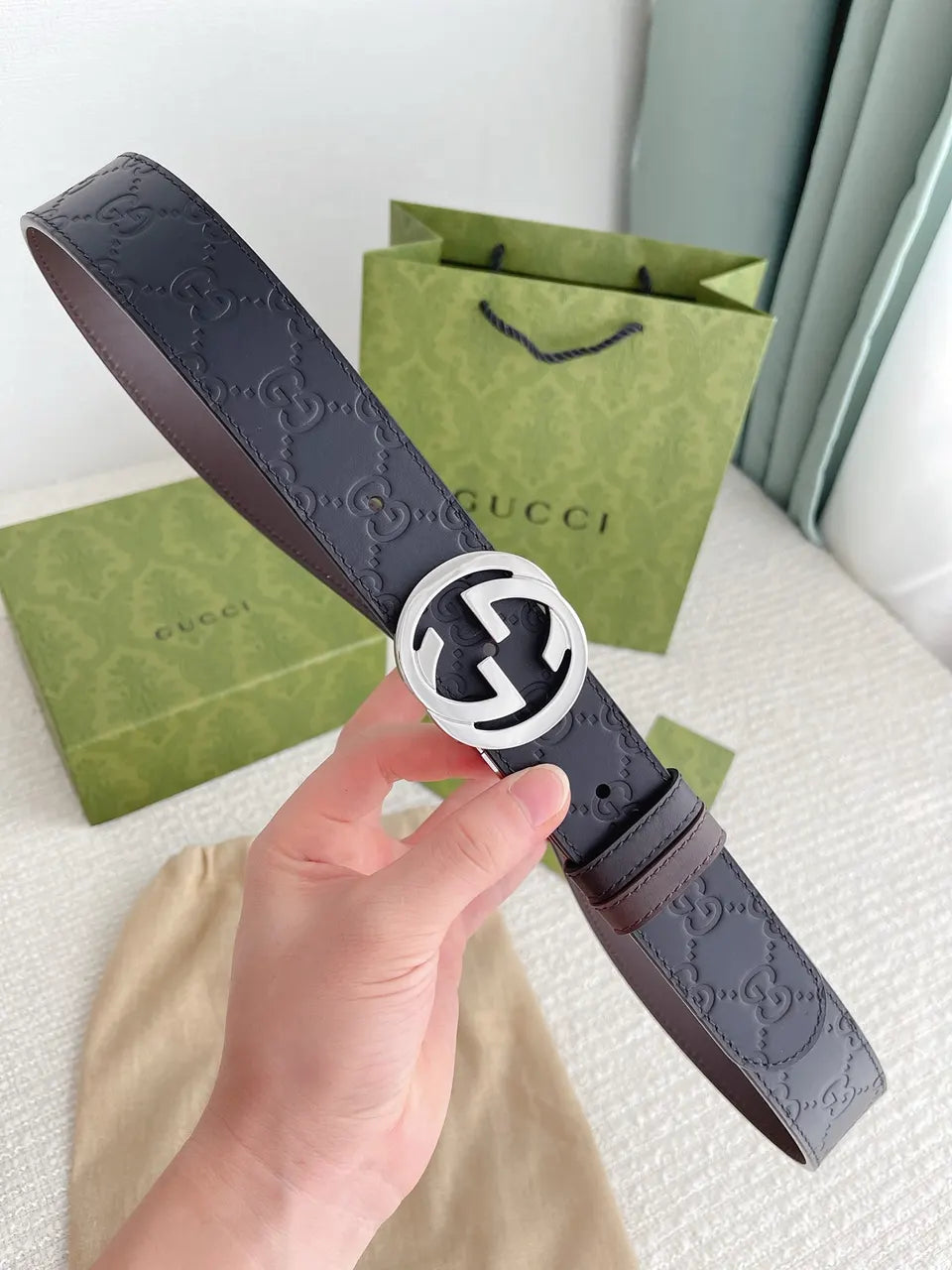 silver Gucci Embossed Black Belt - Hình 2