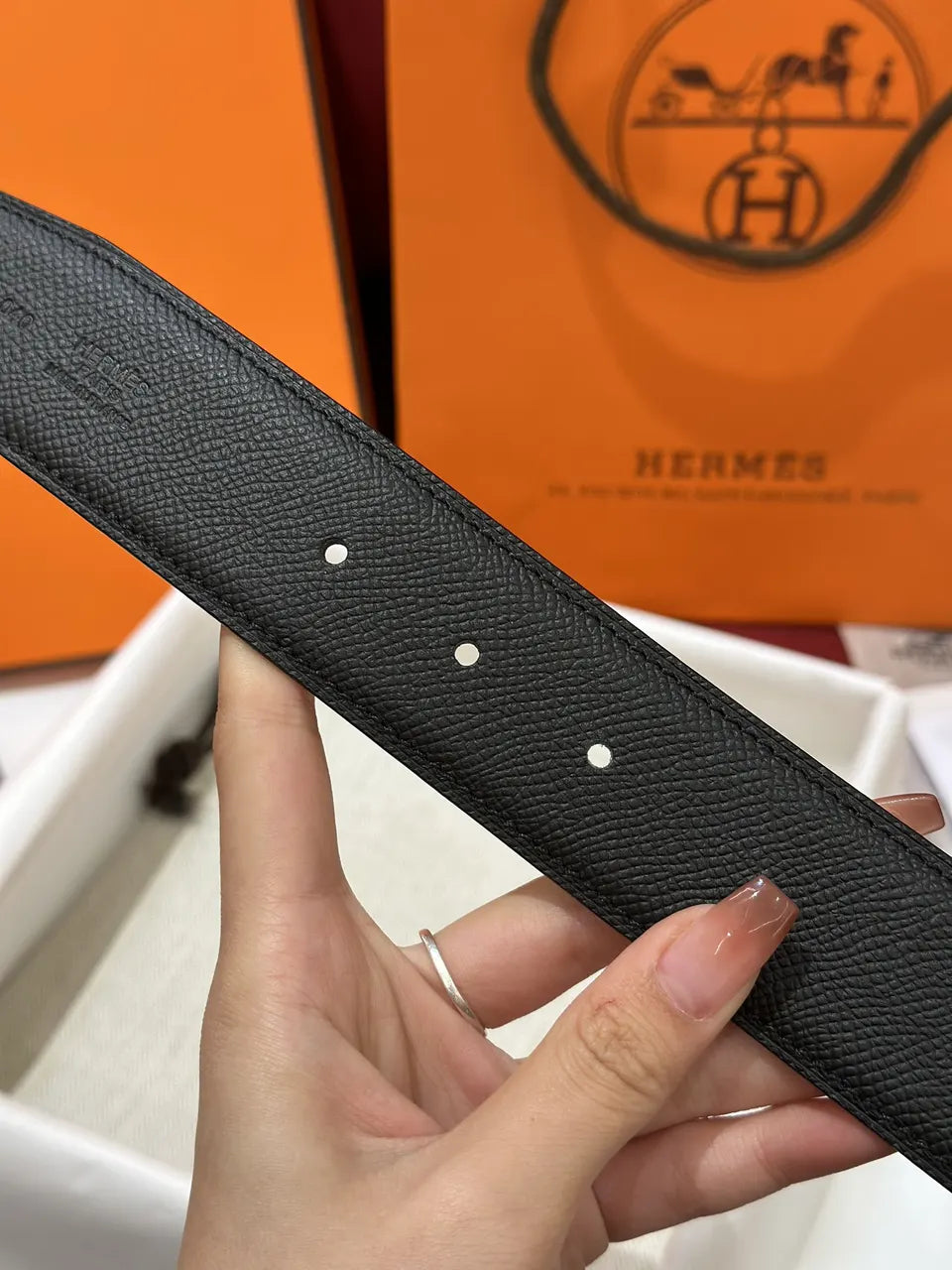 gold buckle Hermes Matte Black Leather Belt - Hình 5