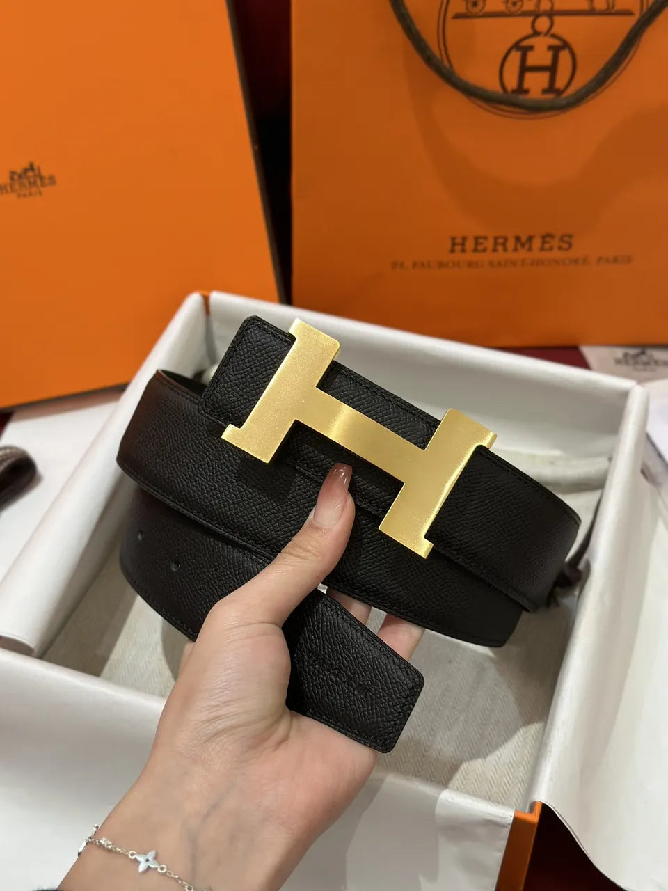 gold buckle Hermes Matte Black Leather Belt - Hình 2