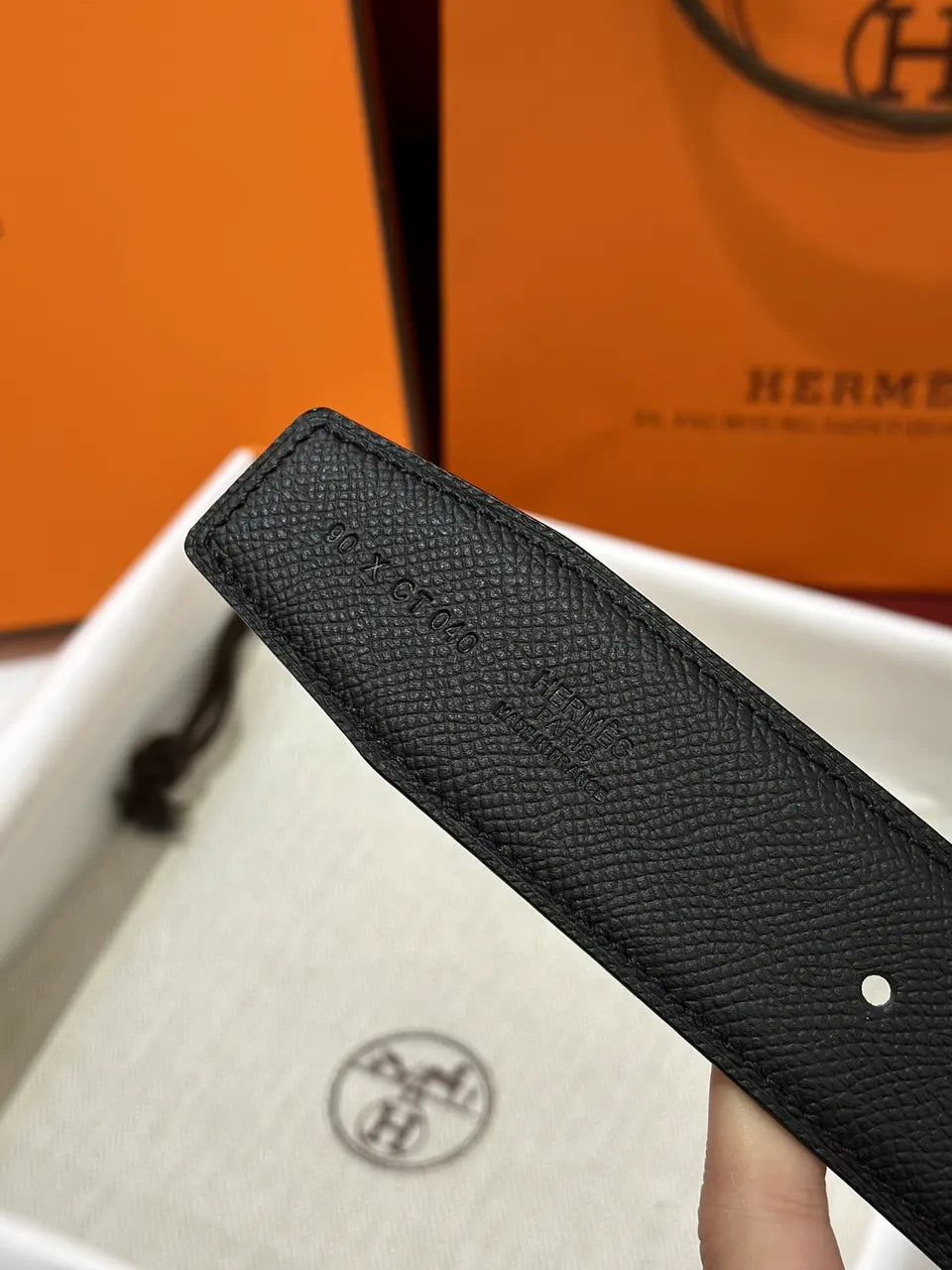 gold buckle Hermes Matte Black Leather Belt - Hình 6