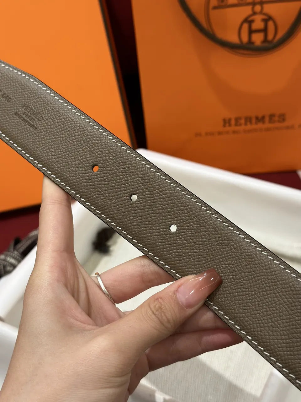 matte Hermes Taupe Leather Belt - Hình 5