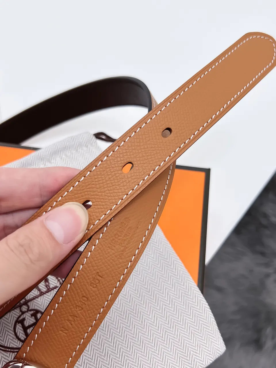 silver rectangular Hermes Gold Togo Leather Belt - Hình 4