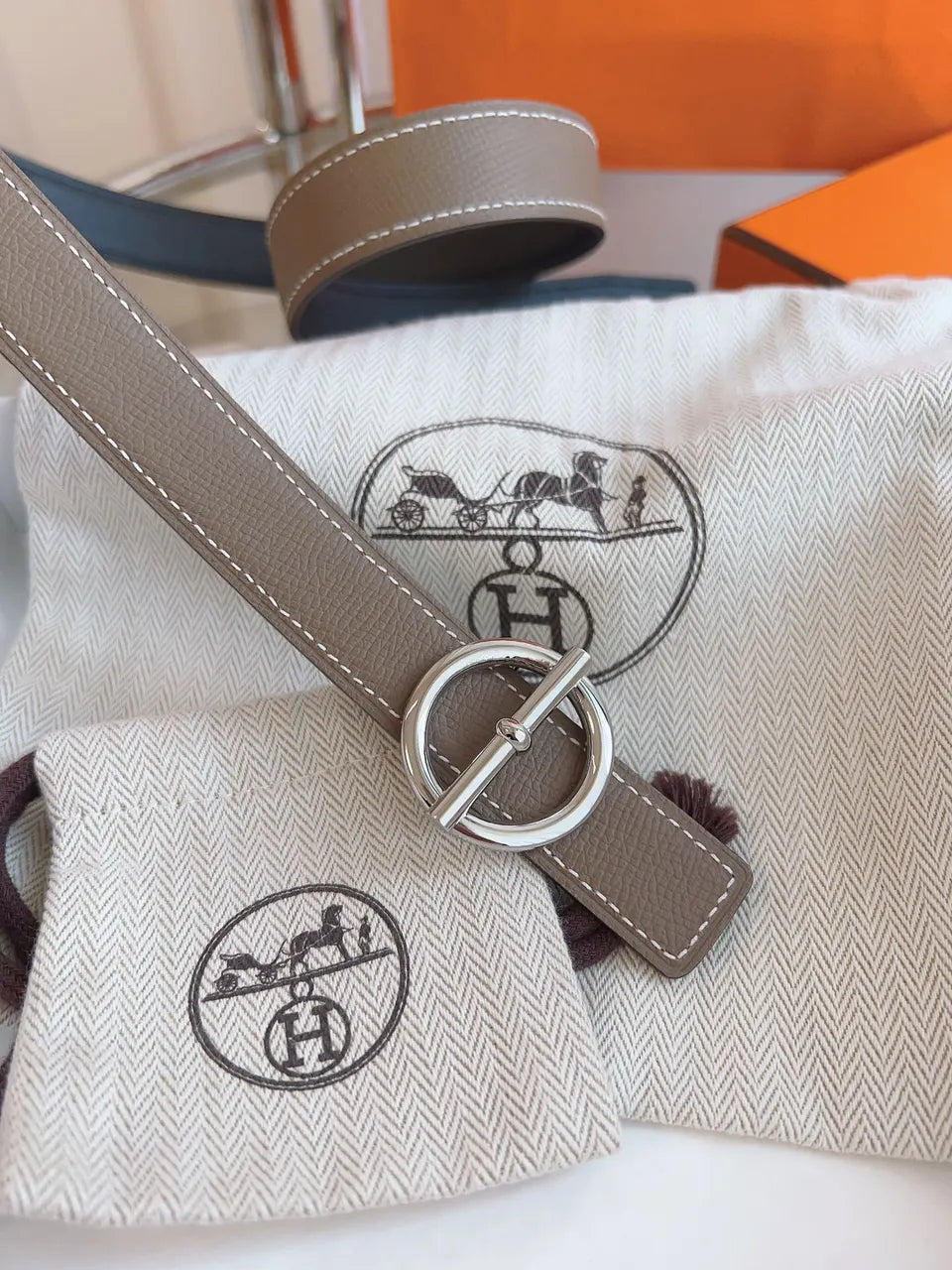 silver toggle Hermes Etoupe Leather Belt - Hình 2