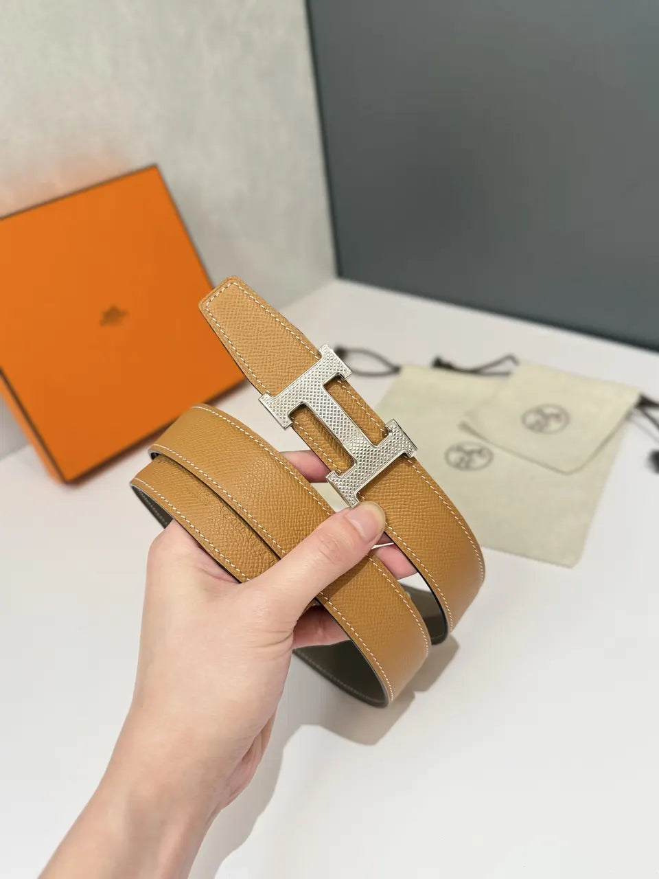 Hermes Taupe/Gold Reversible Belt - Hình 3