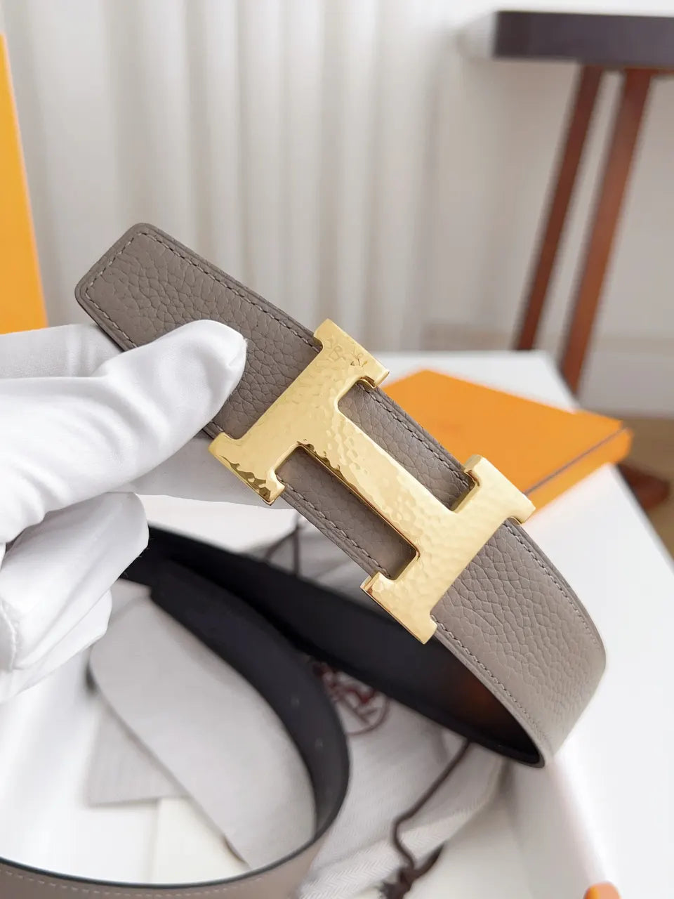 gold buckle Hermes Taupe Leather Belt - Hình 4