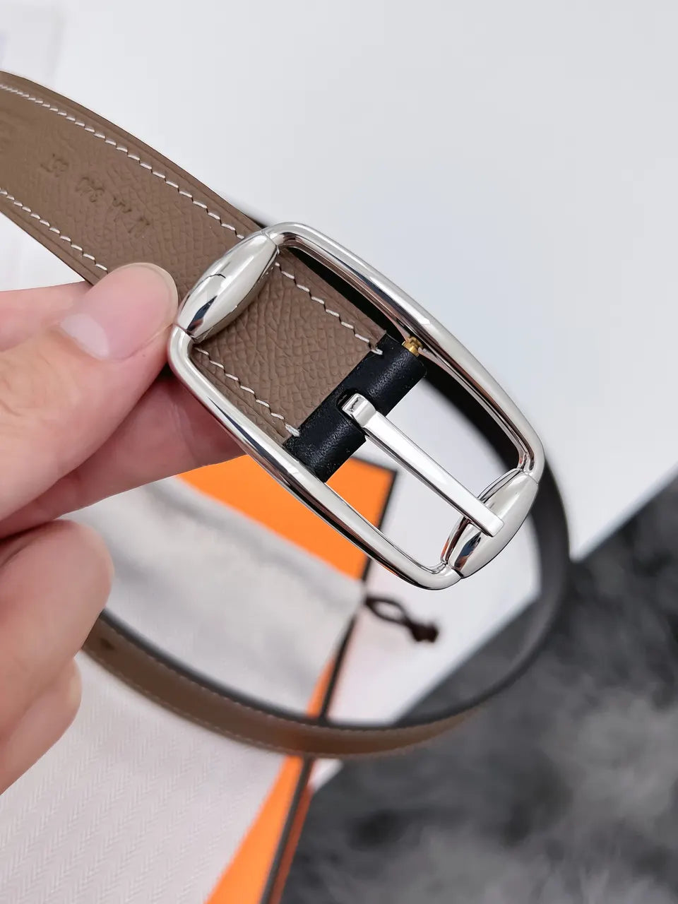 Hermes Taupe Reversible Leather Belt - Hình 2