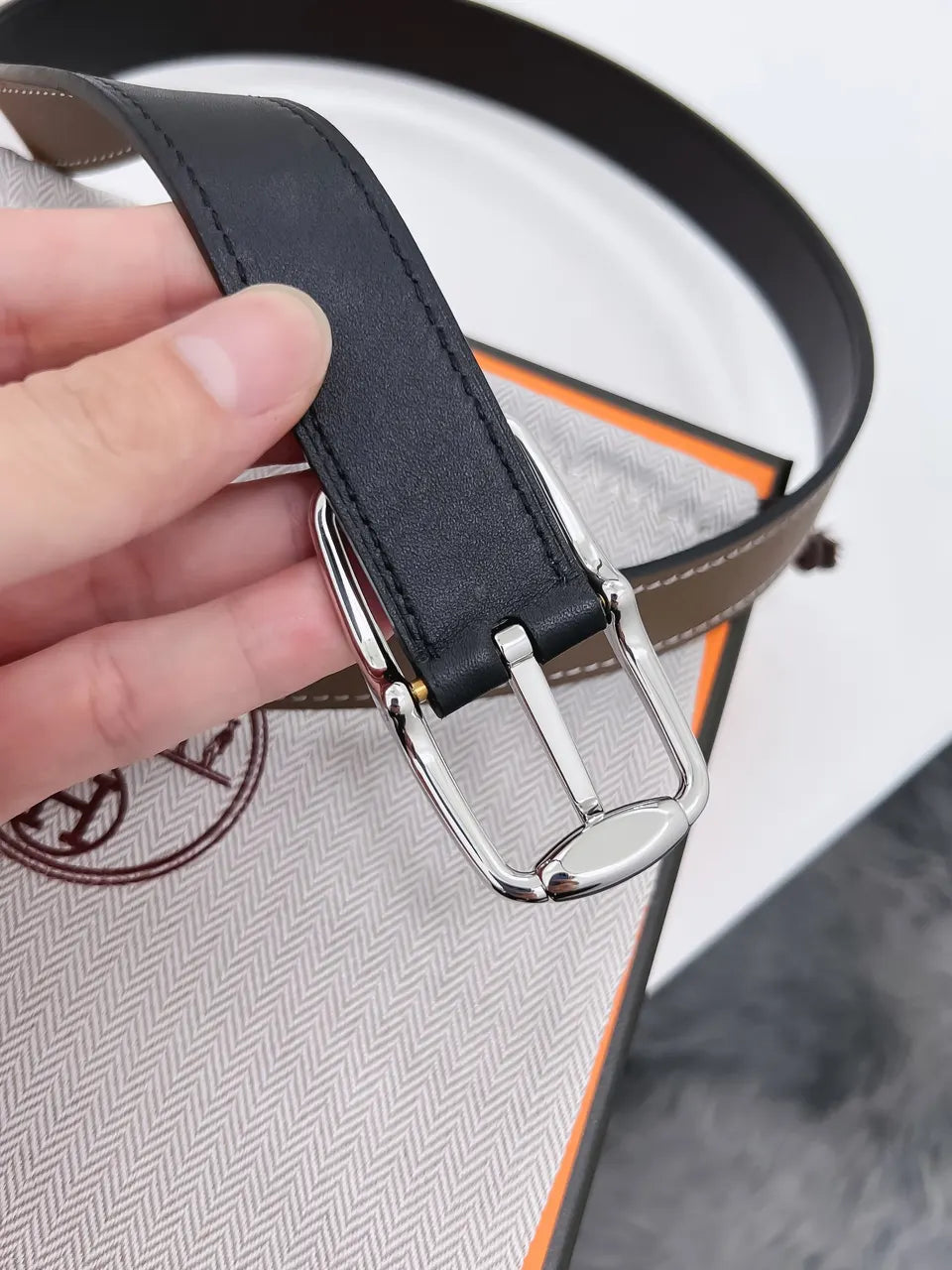 Hermes Taupe Reversible Leather Belt - Hình 3
