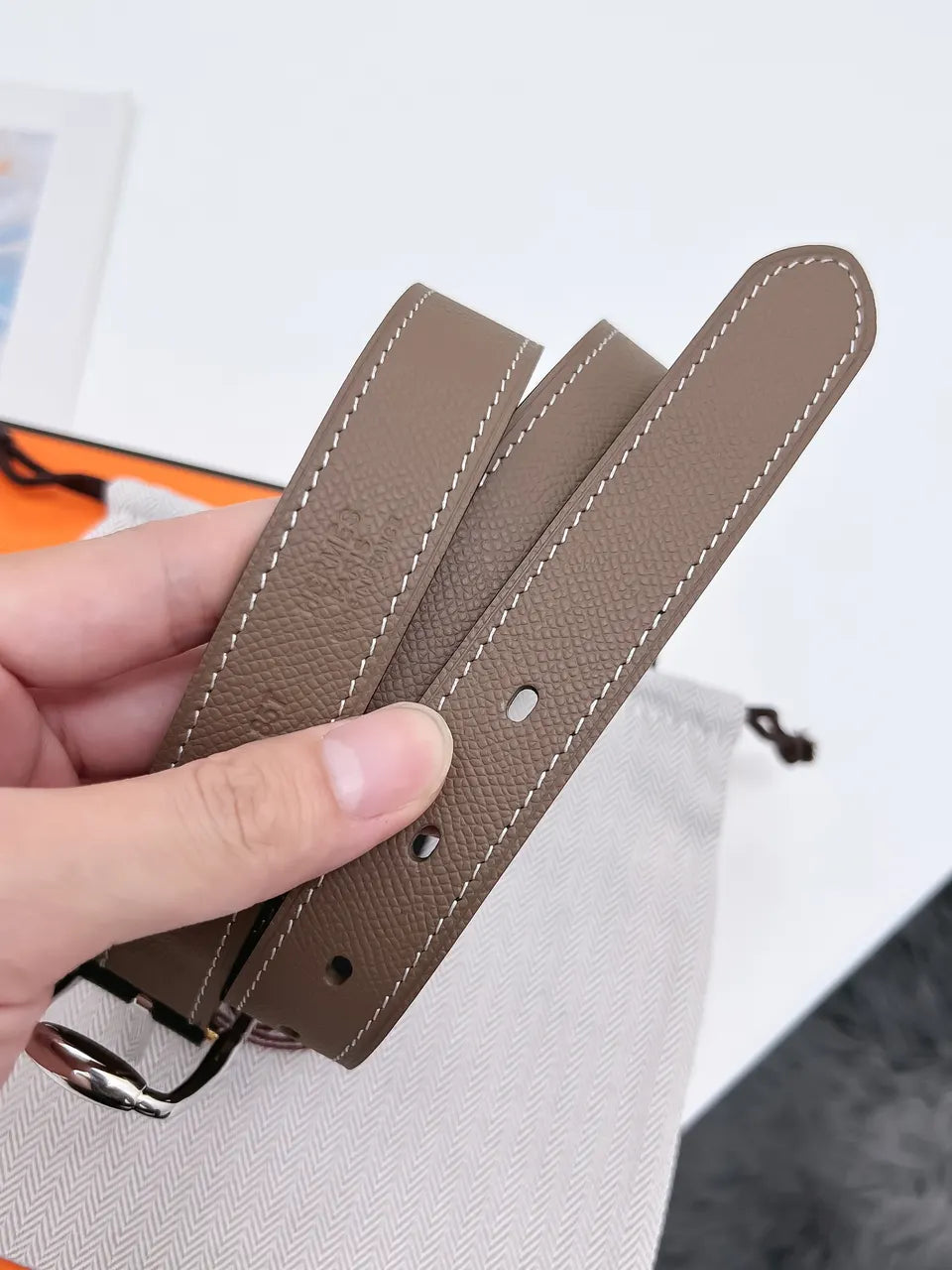 Hermes Taupe Reversible Leather Belt - Hình 4