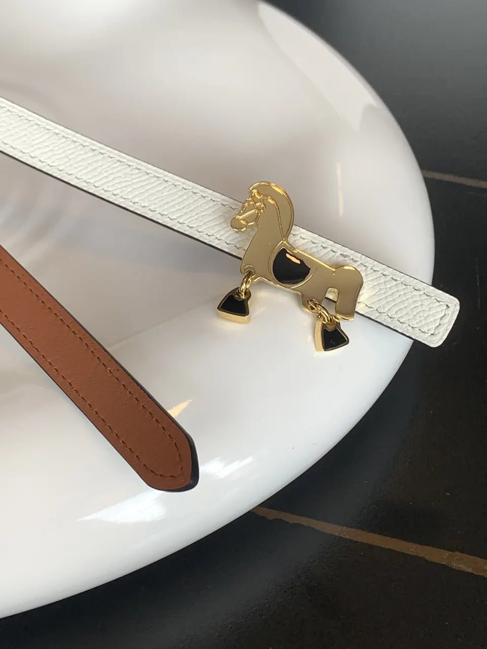 gold horse Hermes White Leather Belt - Hình 5