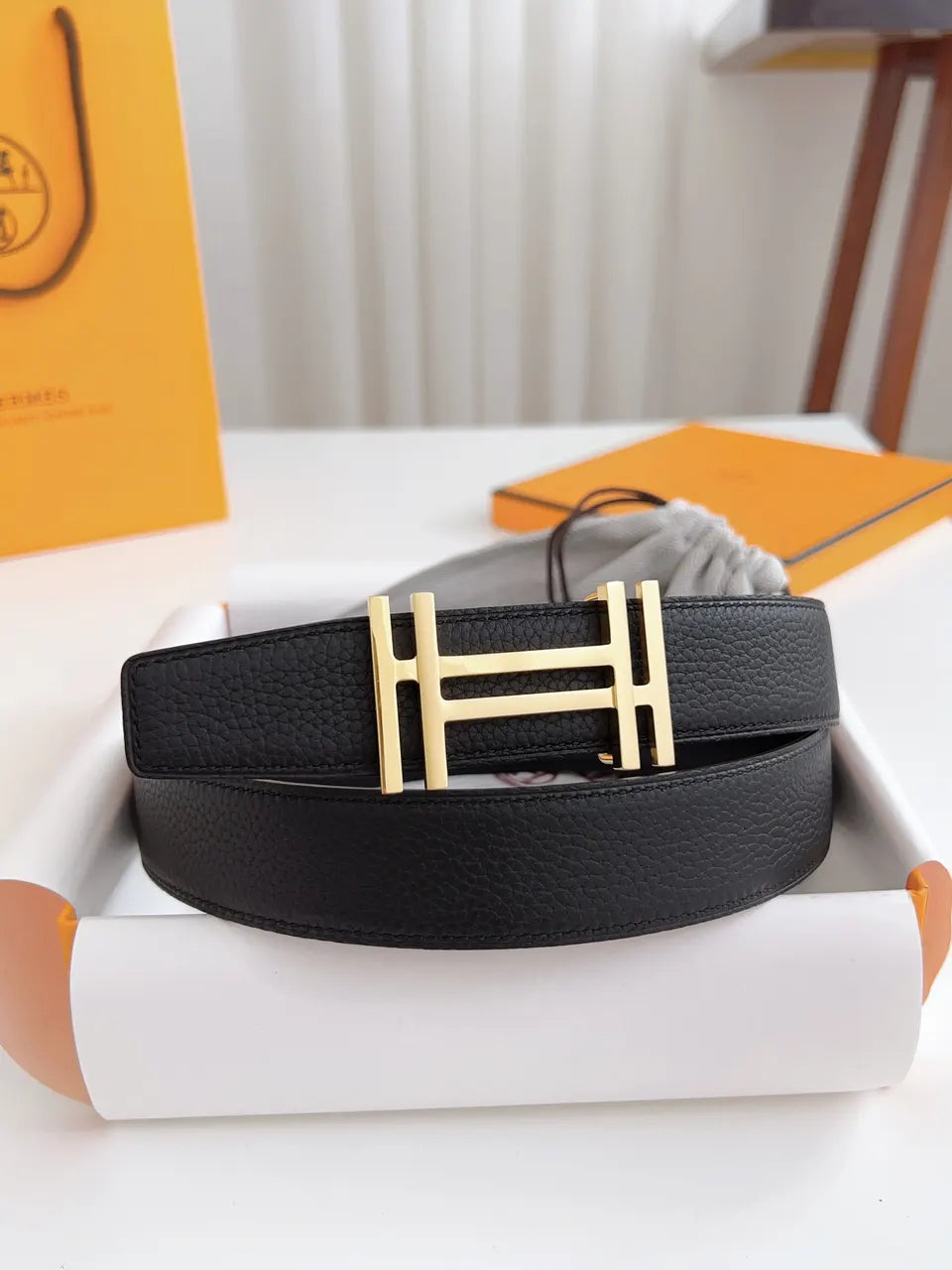 gold buckle Hermes Black Grained Leather Belt - Hình 2