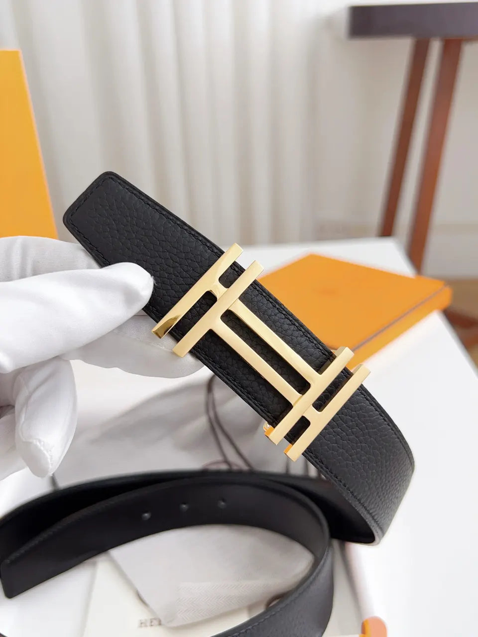 gold buckle Hermes Black Grained Leather Belt - Hình 4