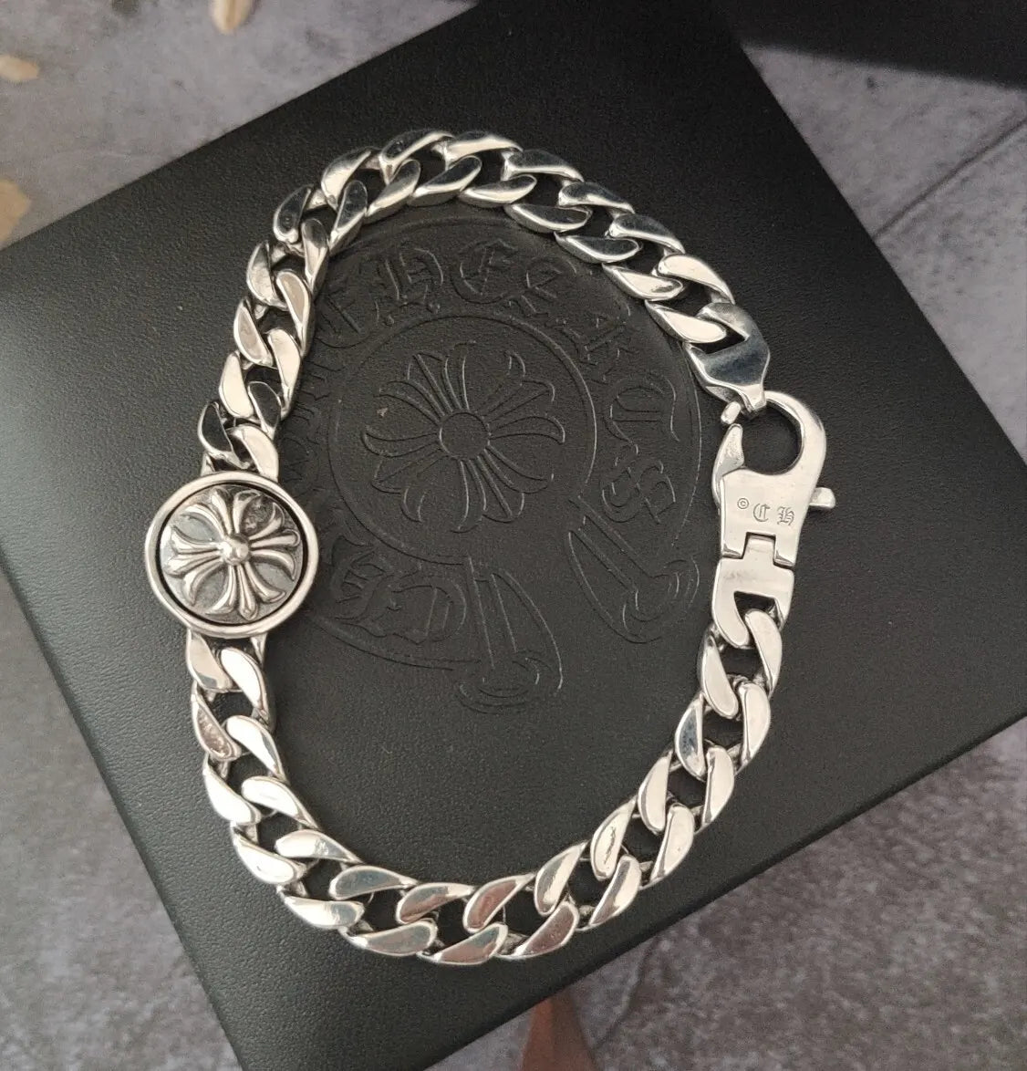 Premium Sterling Silver Chain Bracelet with Unique Emblems - Hình 6