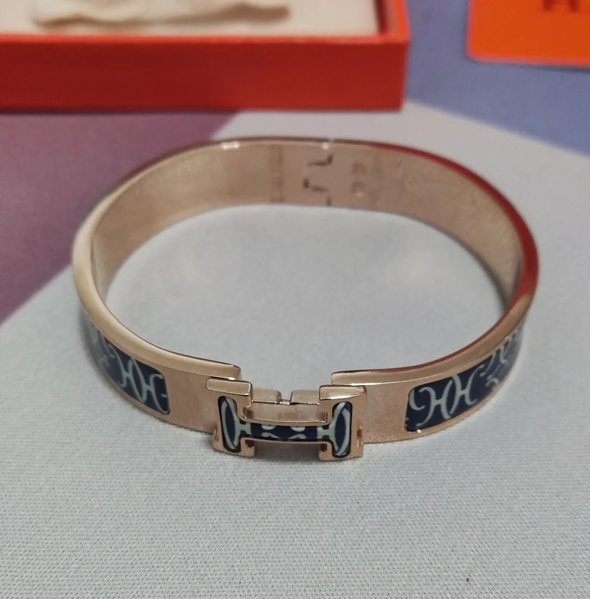 Hermès Clic H Bracelet in Rose Gold and Navy Blue - Hình 2