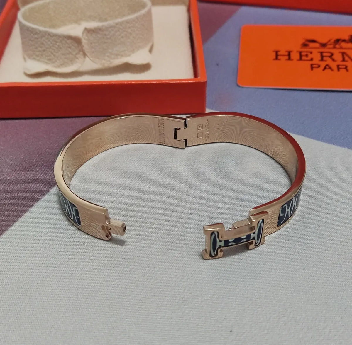 Hermès Clic H Bracelet in Rose Gold and Navy Blue - Hình 7