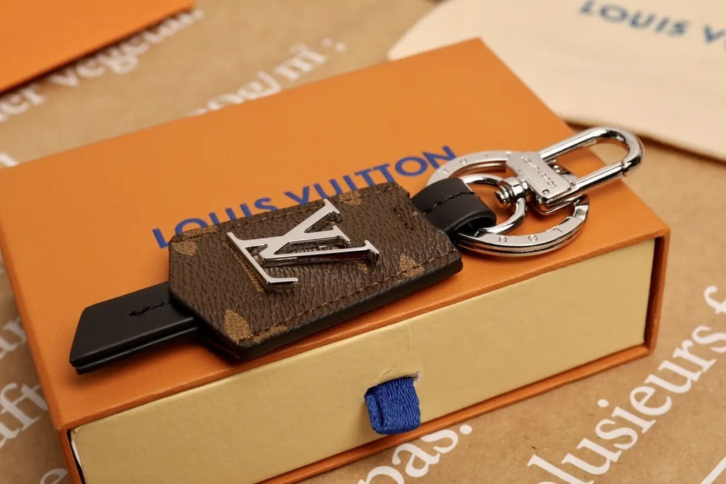 LV Monogram Leather Tab Keychain - Hình 8