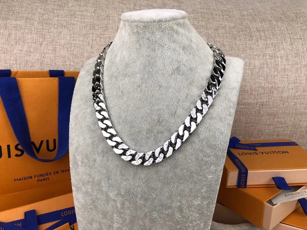 bold Louis Vuitton Silver Chain Link Necklace - Hình 8