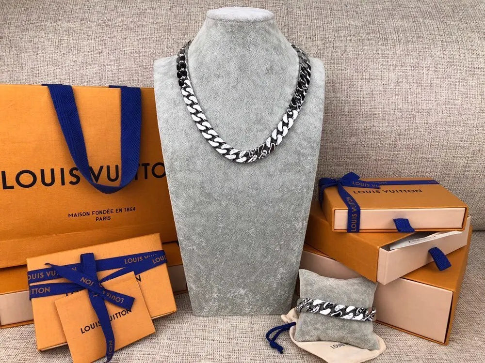 bold Louis Vuitton Silver Chain Link Necklace - Hình 9