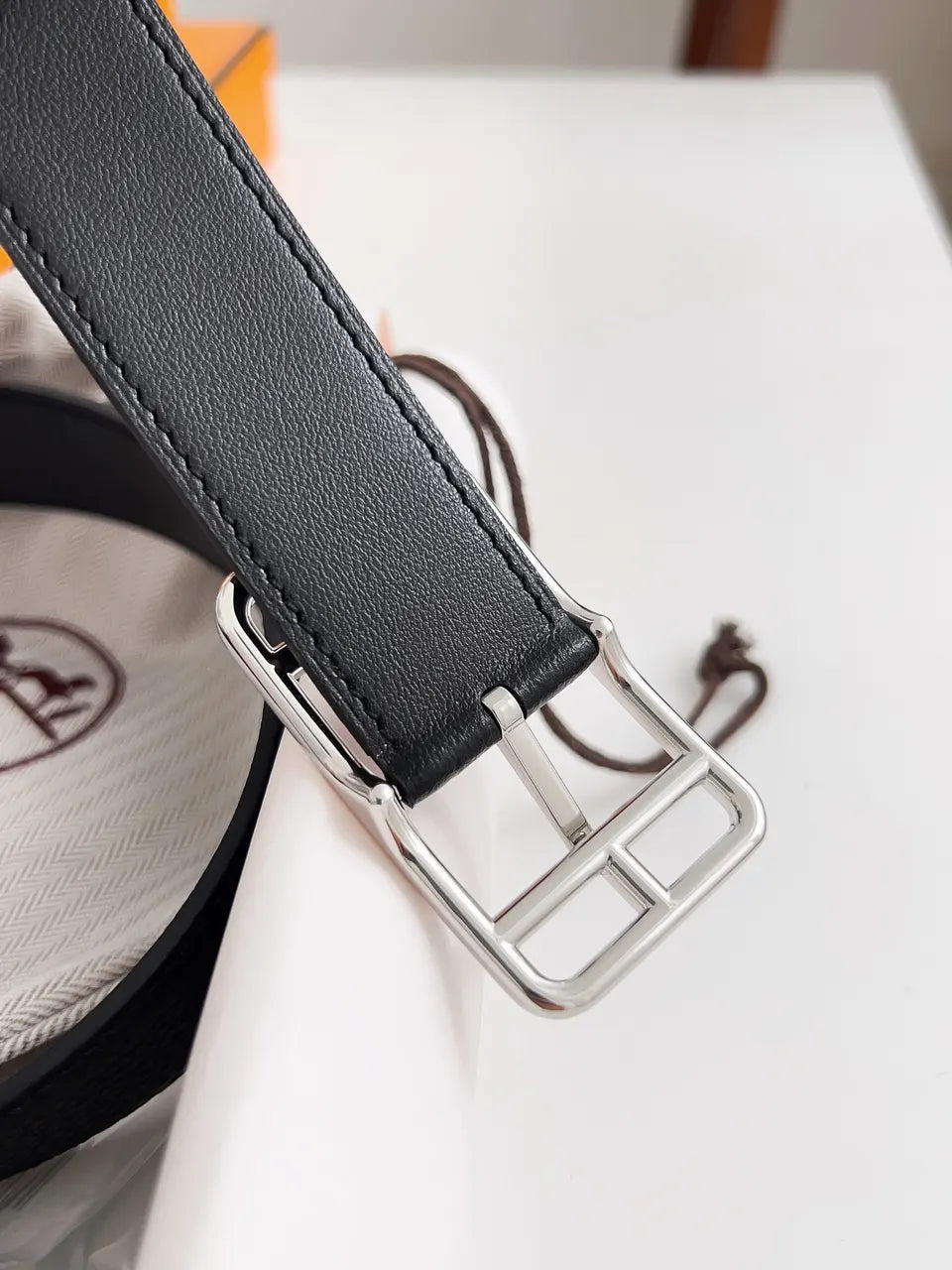 silver frame Hermes Black Grain Leather Belt - Hình 4