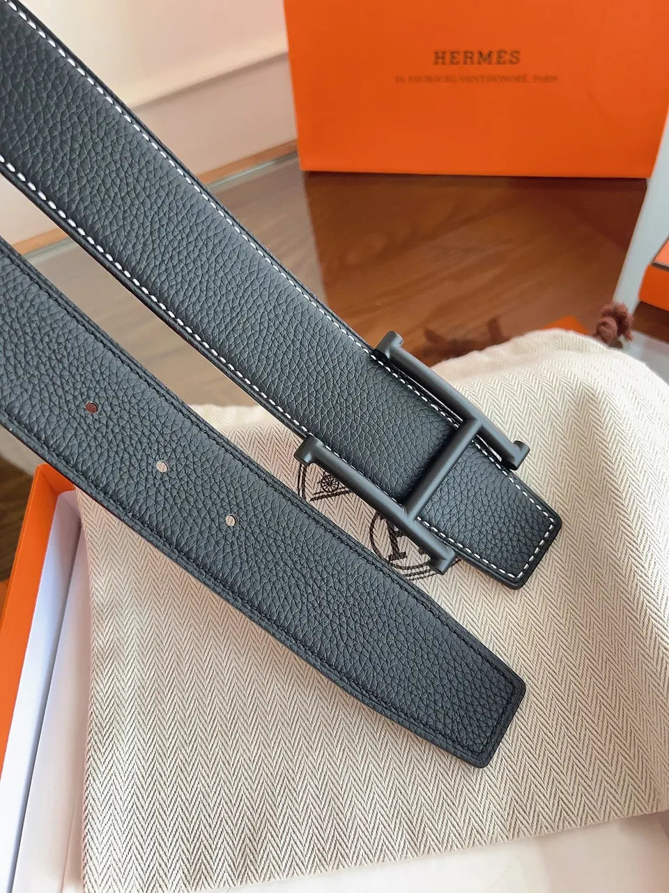 signature Hermes Matte Black Leather Belt - Hình 4