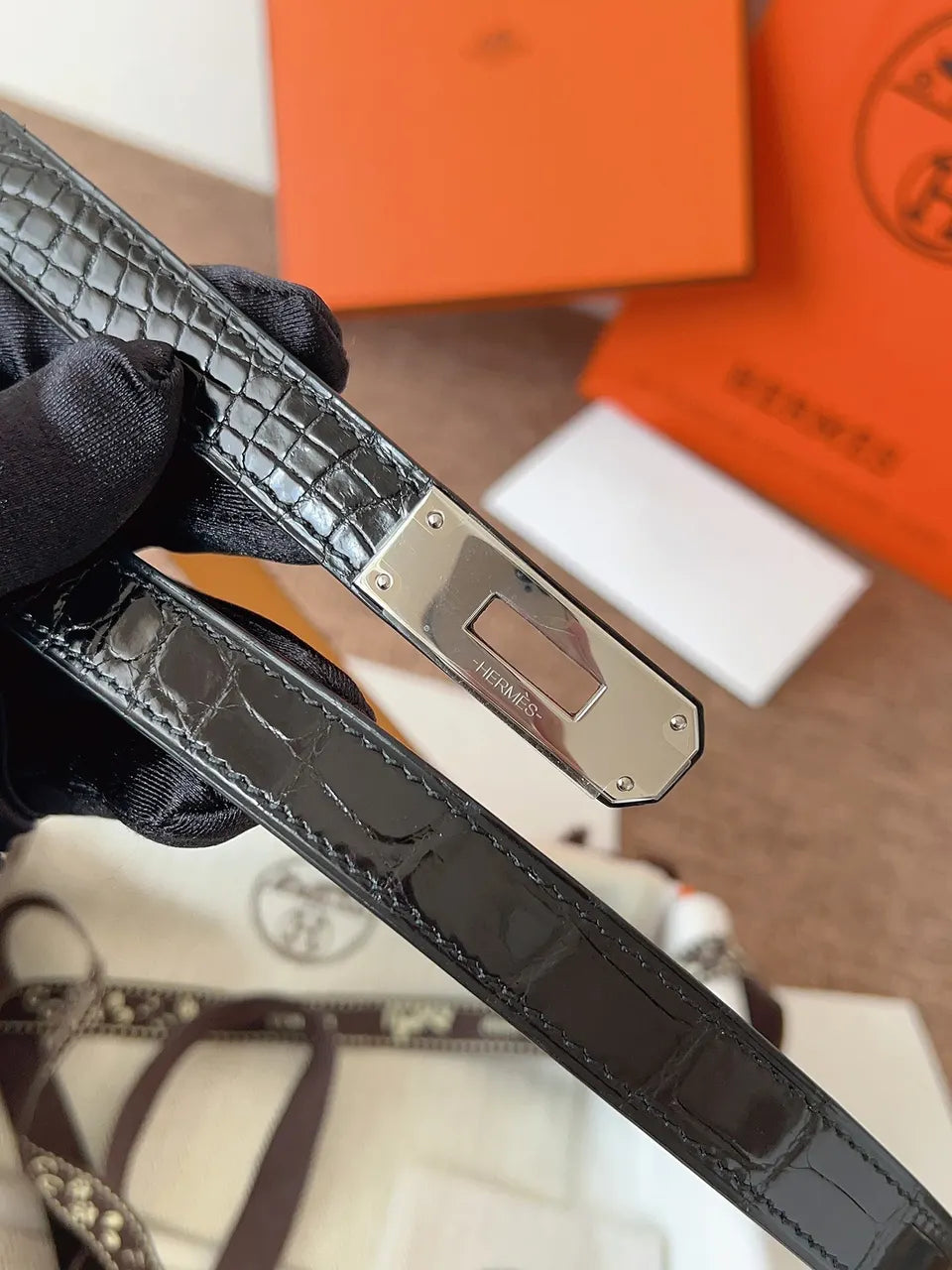 Hermes Shiny Black Alligator Belt - Hình 4