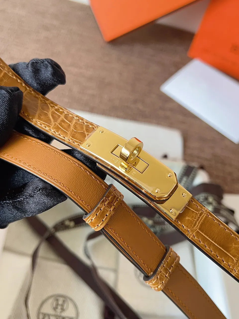 Hermes Gold Alligator Skinny Belt - Hình 4