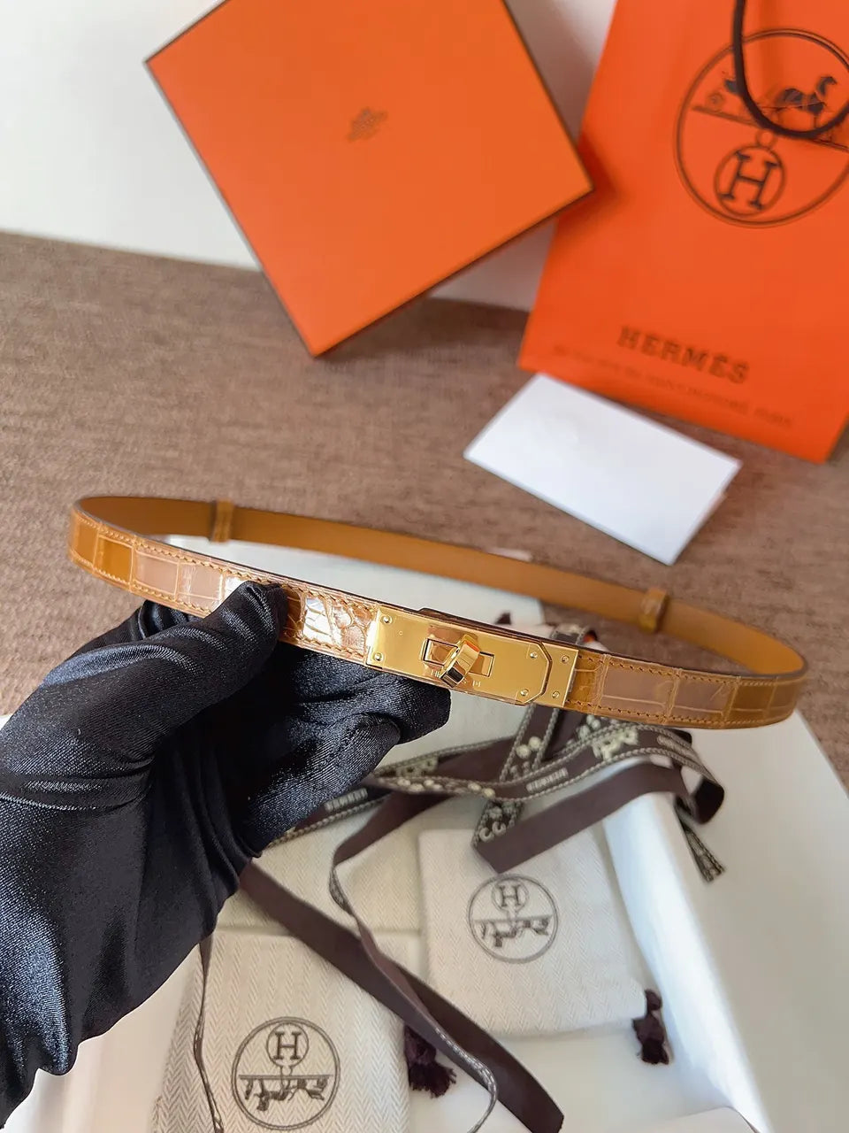 Hermes Gold Alligator Skinny Belt - Hình 7