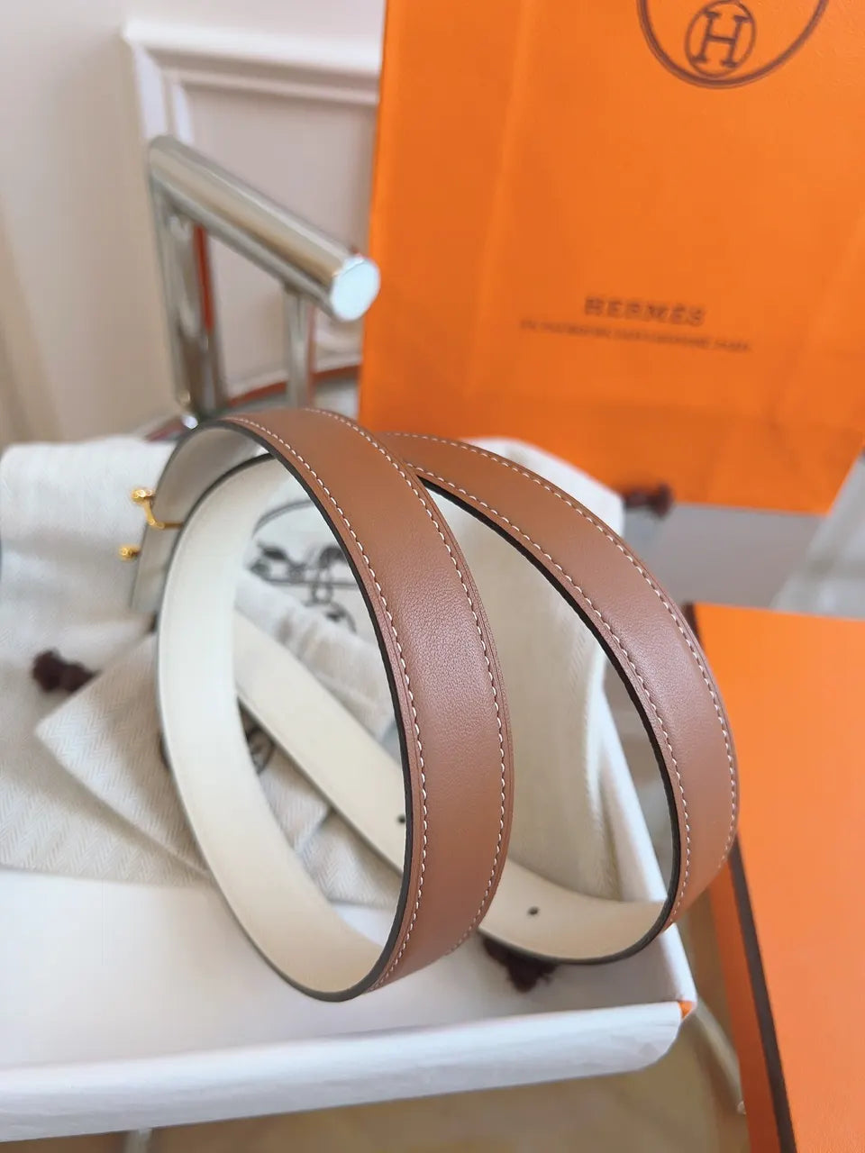 reversible Hermes Gold Buckle Tan Leather Belt - Hình 3