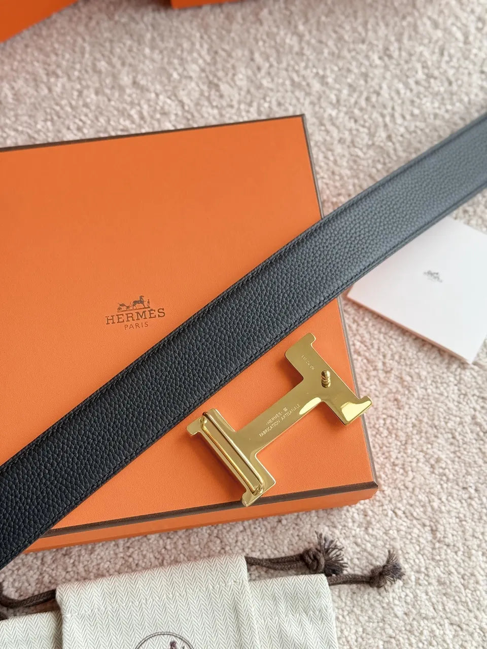 gold buckle Hermes Black Grain Leather Belt - Hình 6