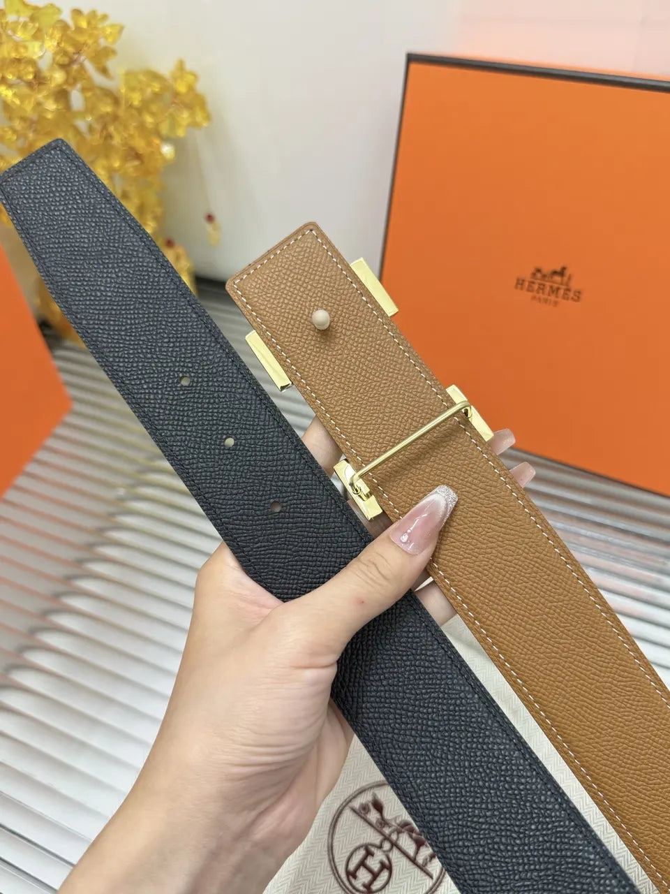 Hermes Black Leather Gold H Belt - Hình 3