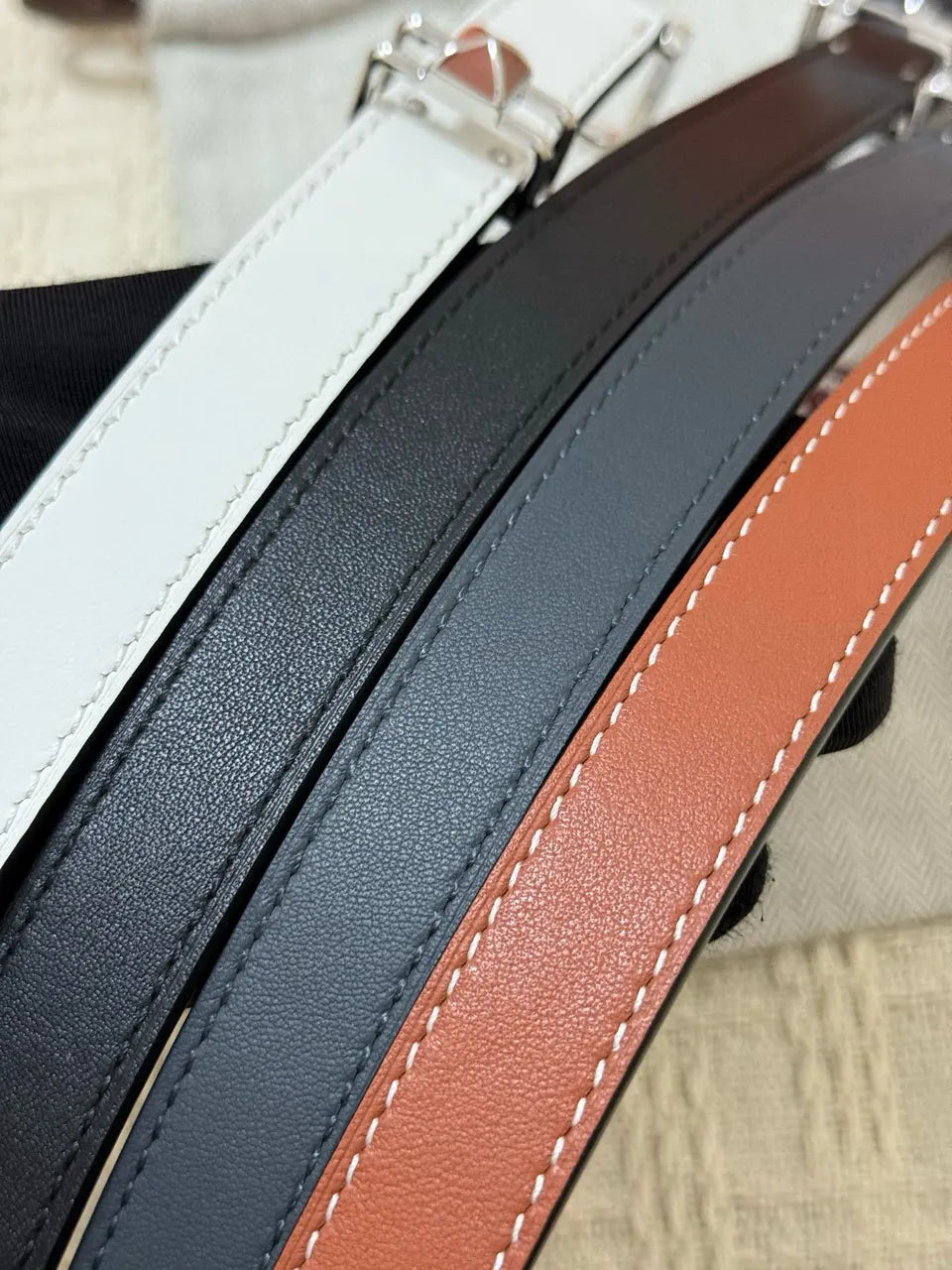 Hermès Narrow Black Leather Belt - Hình 2