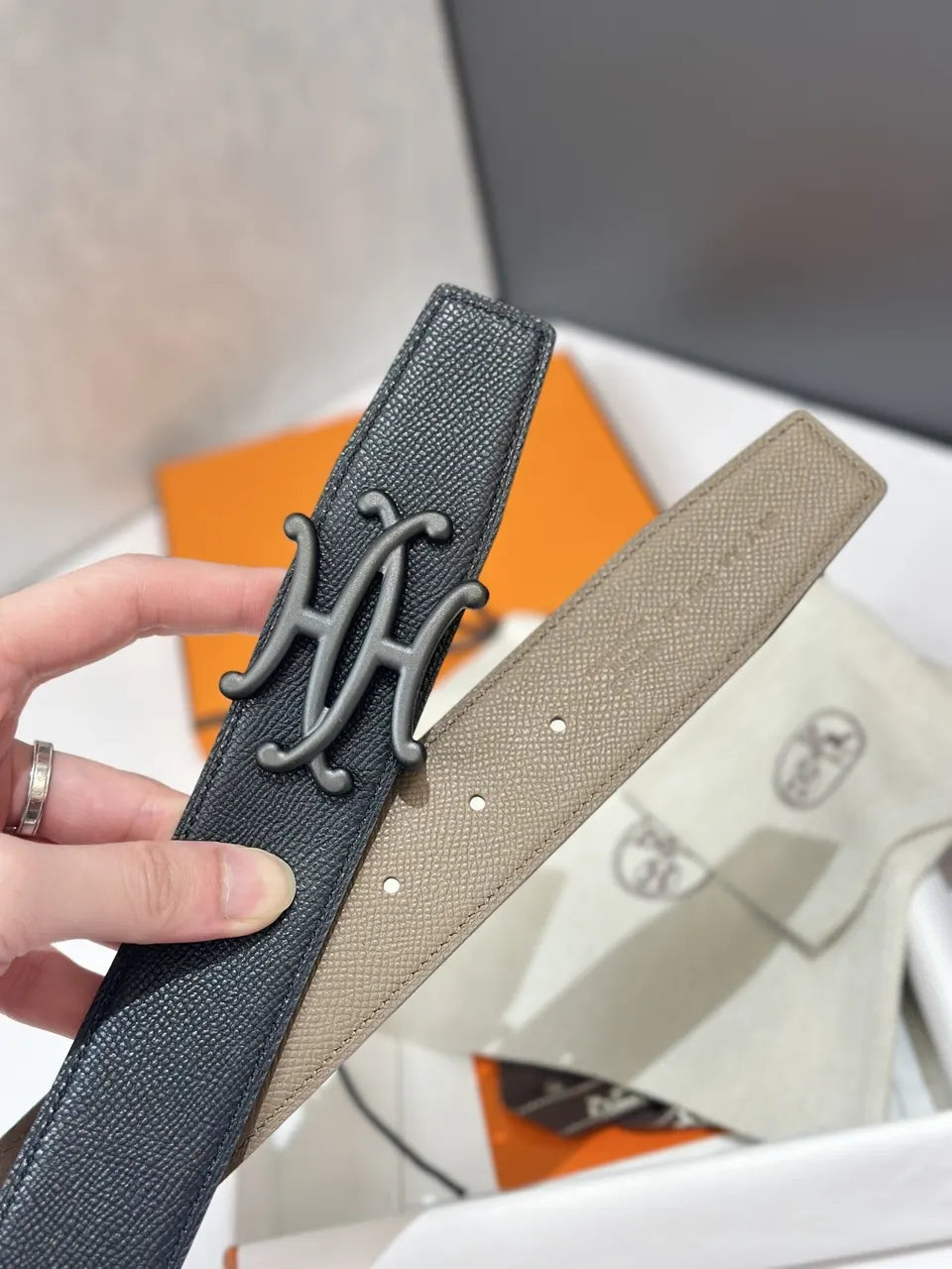 Hermes Reversible Black/Taupe Belt - Hình 2