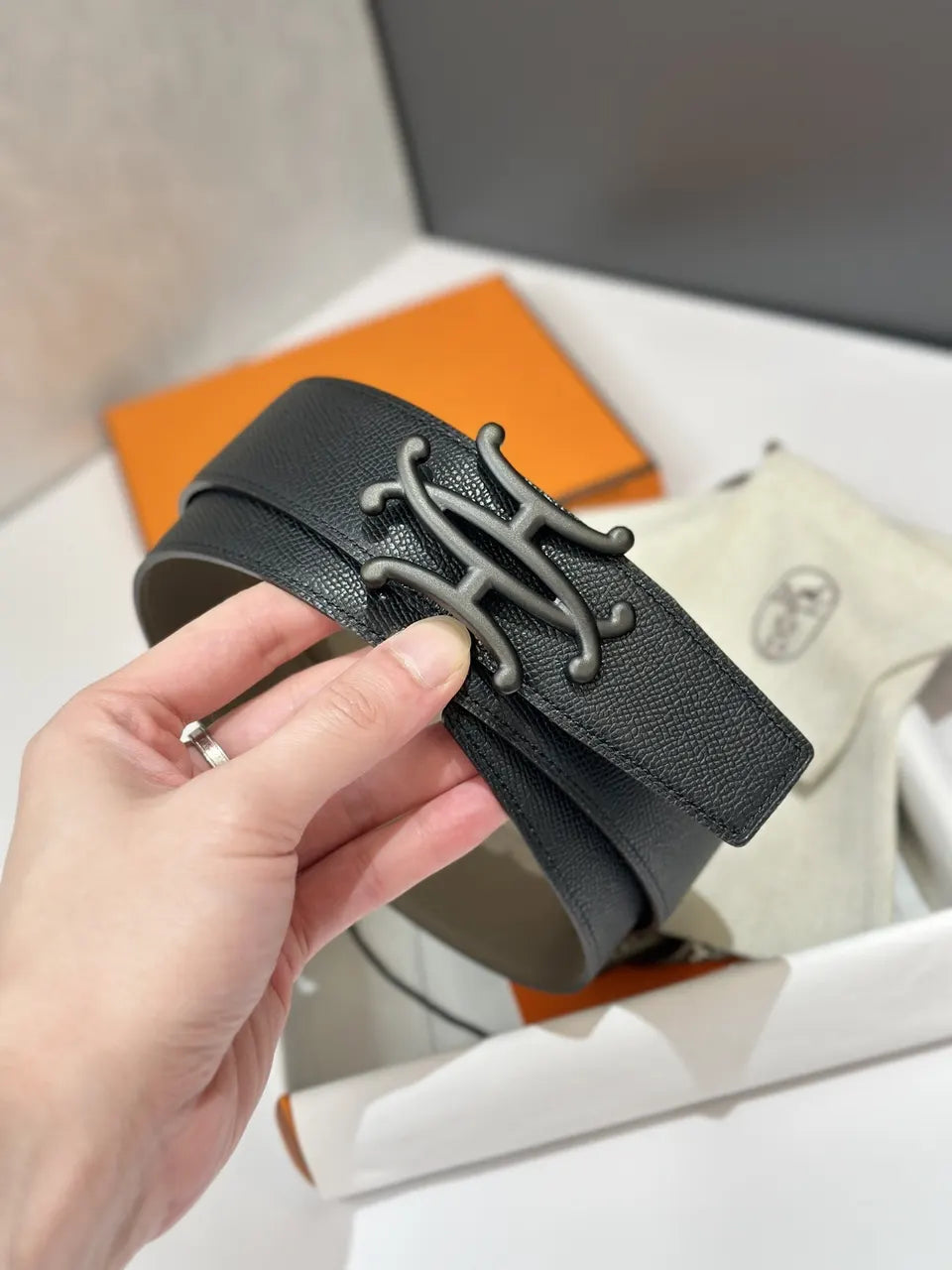 Hermes Reversible Black/Taupe Belt - Hình 3