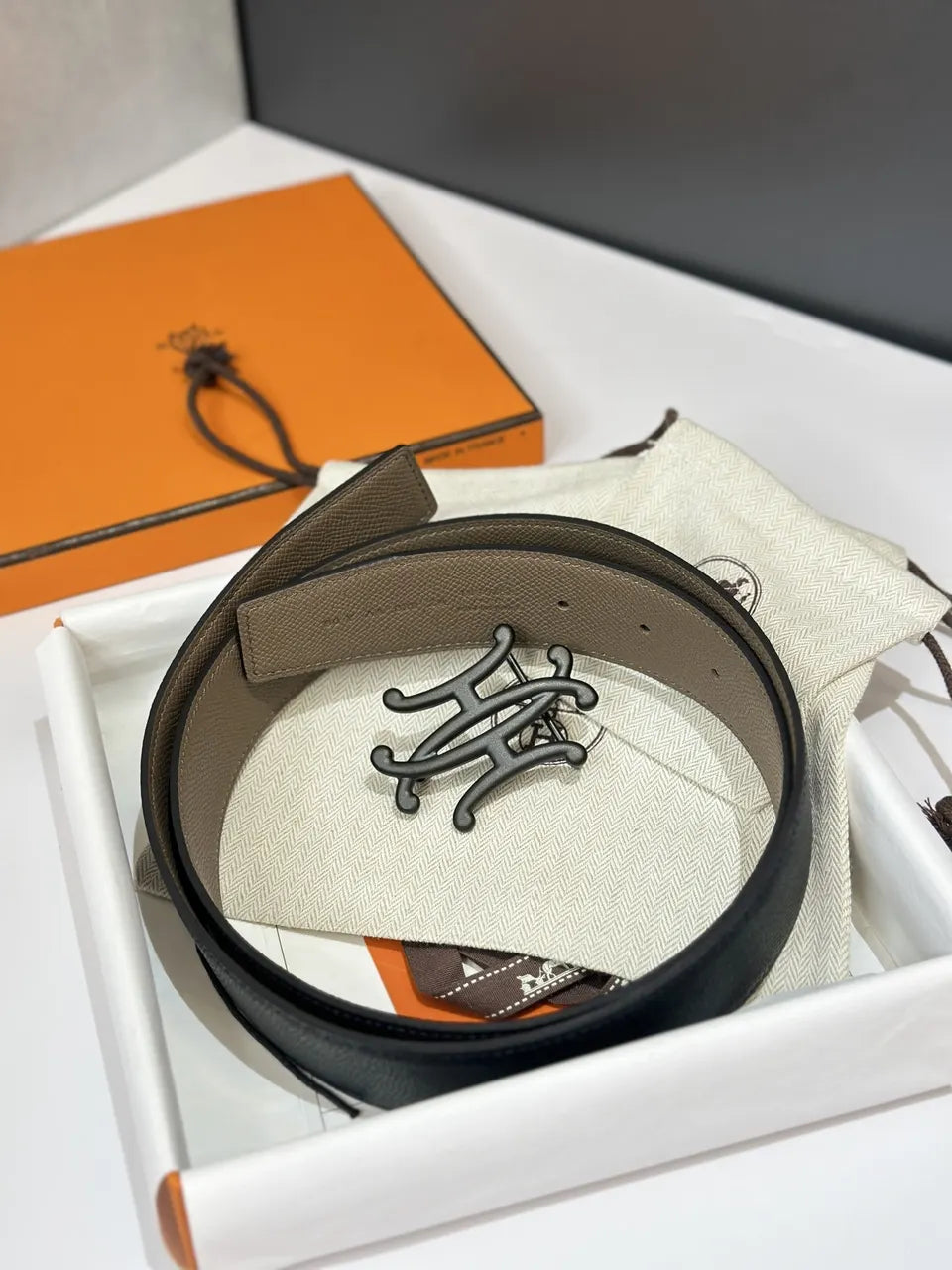 Hermes Reversible Black/Taupe Belt - Hình 6