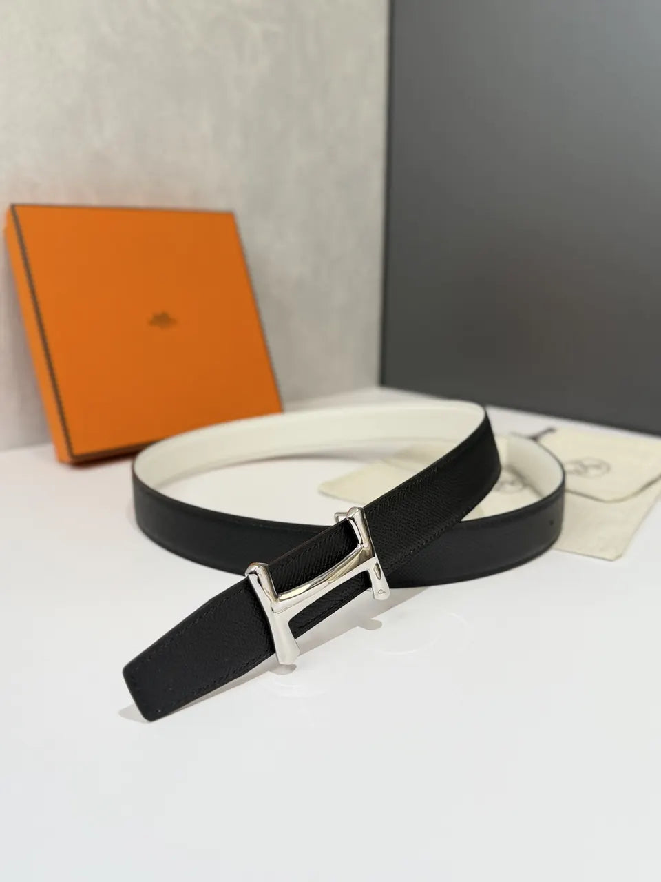 Hermes Reversible Black Leather Belt - Hình 2