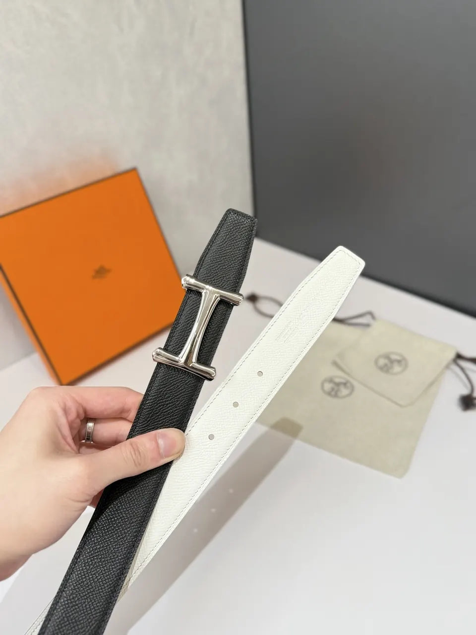 Hermes Reversible Black Leather Belt - Hình 3