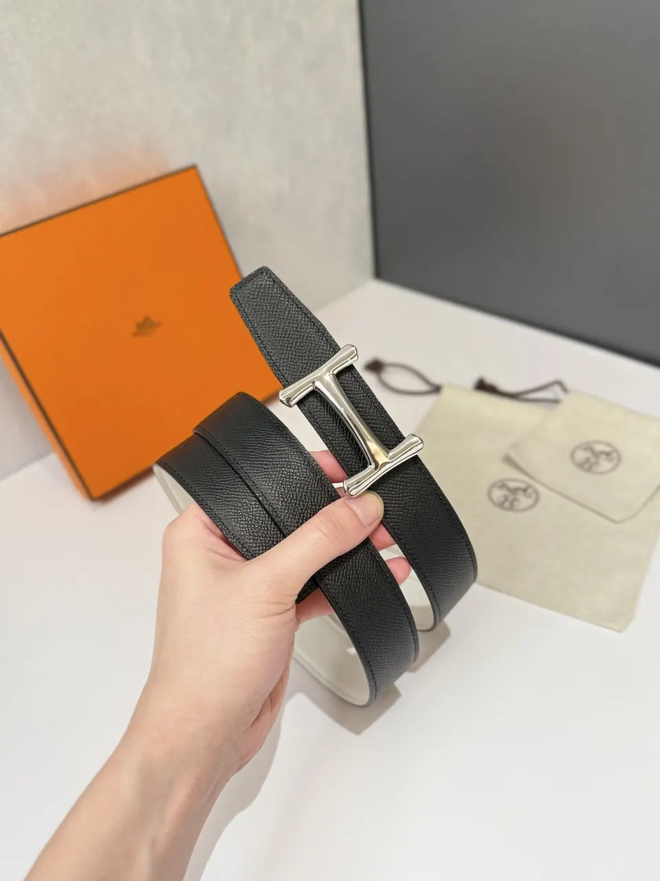 Hermes Reversible Black Leather Belt - Hình 4