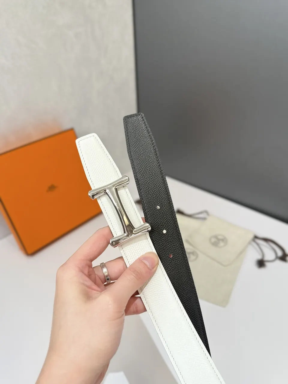 Hermes Reversible Black Leather Belt - Hình 5
