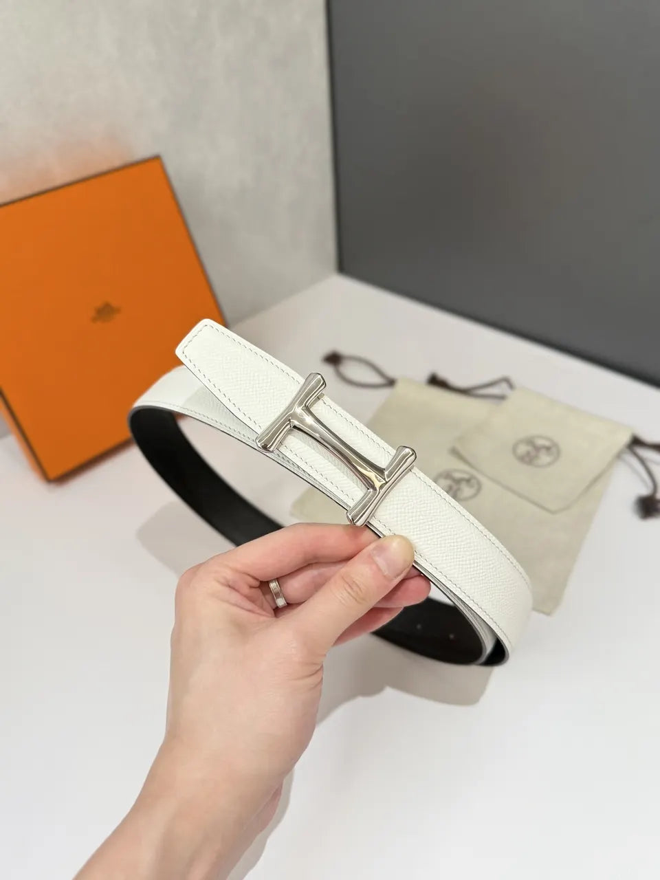 Hermes Reversible Black Leather Belt - Hình 6