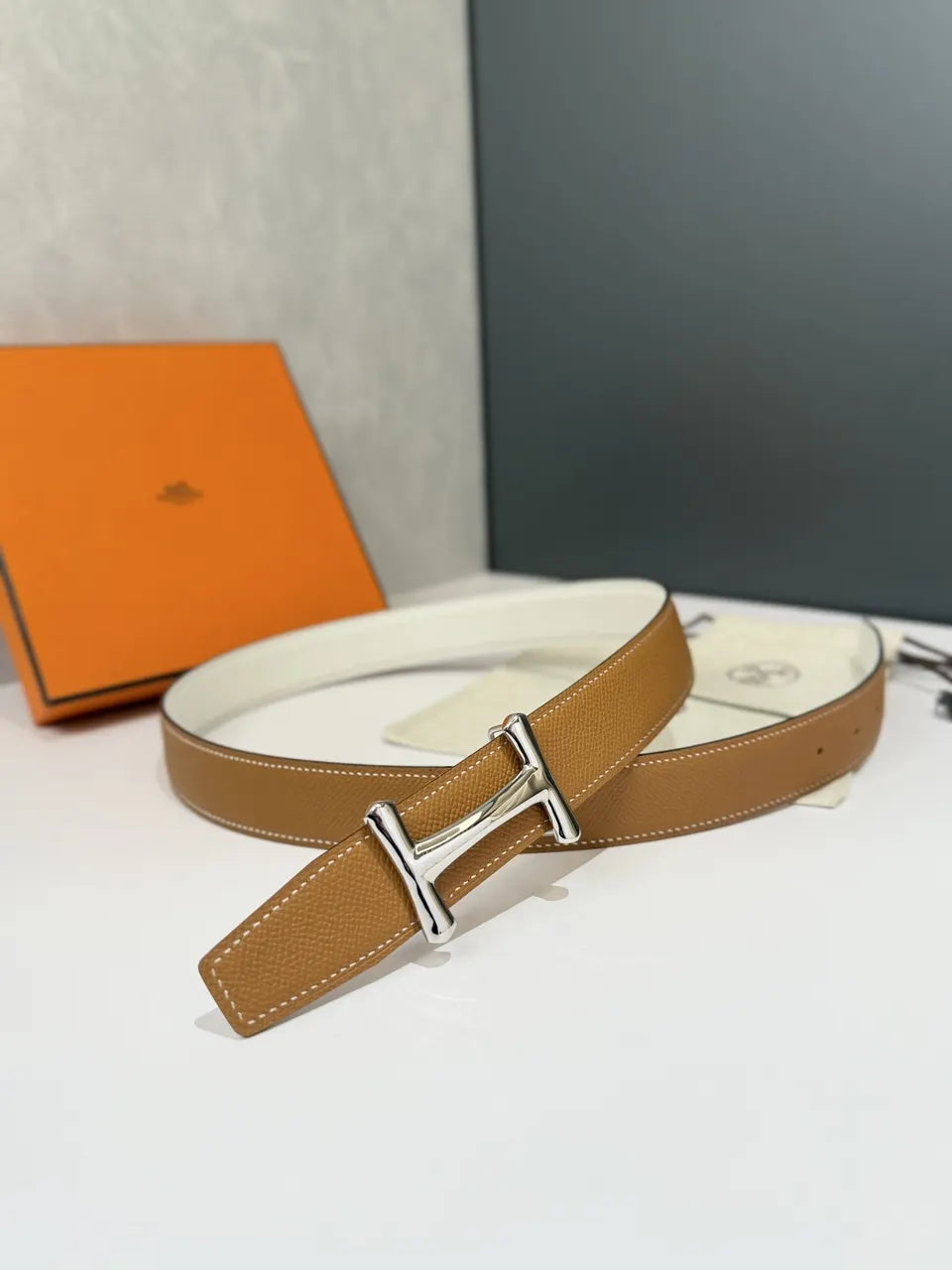Hermes Tan Leather Reversible Belt - Hình 2